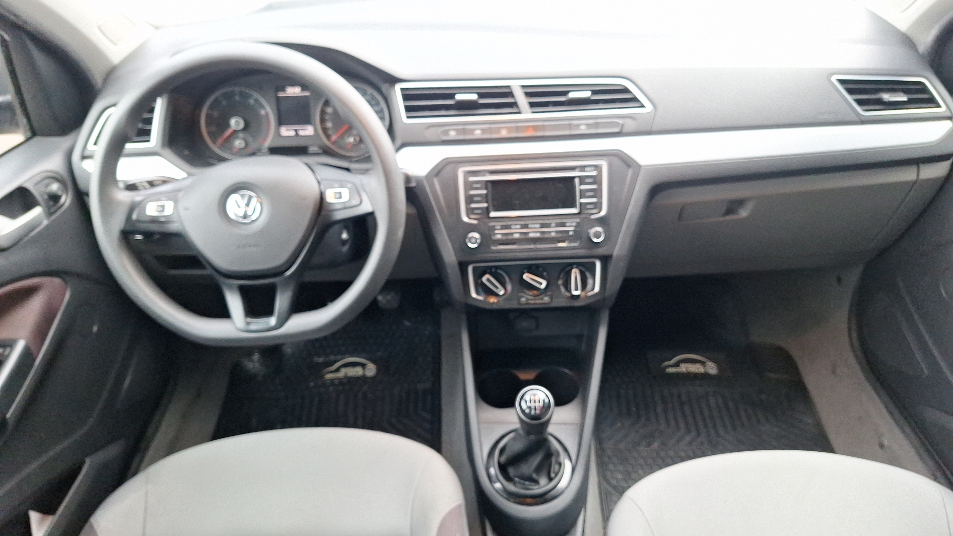 Volkswagen Voyage — foto 6 de 14