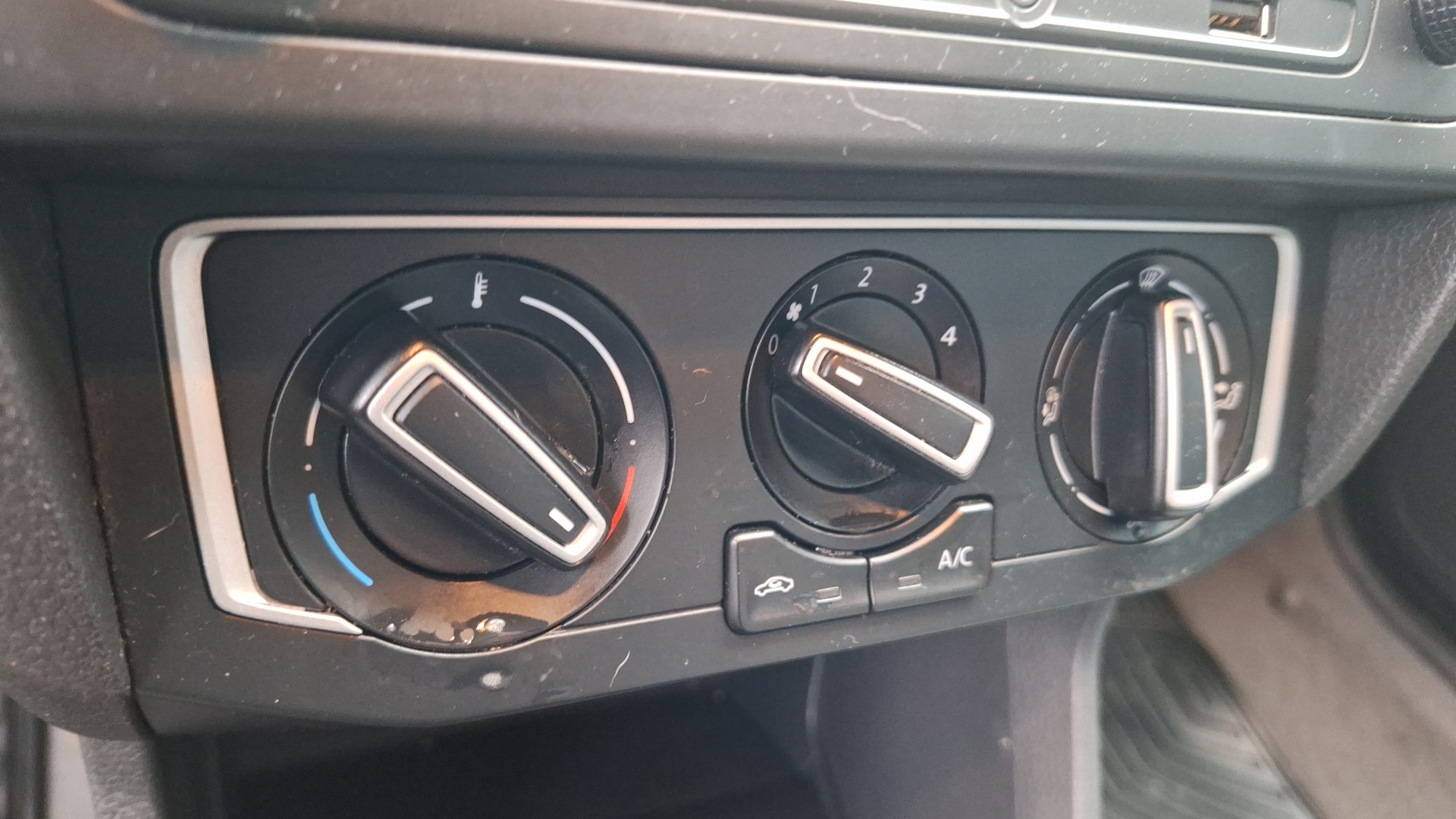 Volkswagen Voyage — foto 14 de 14