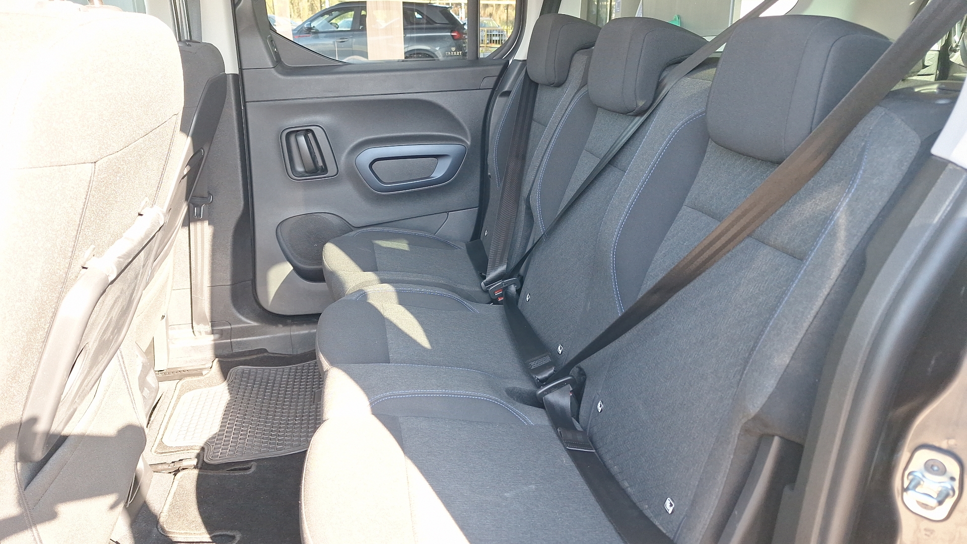 Peugeot Rifter — foto 13 de 15