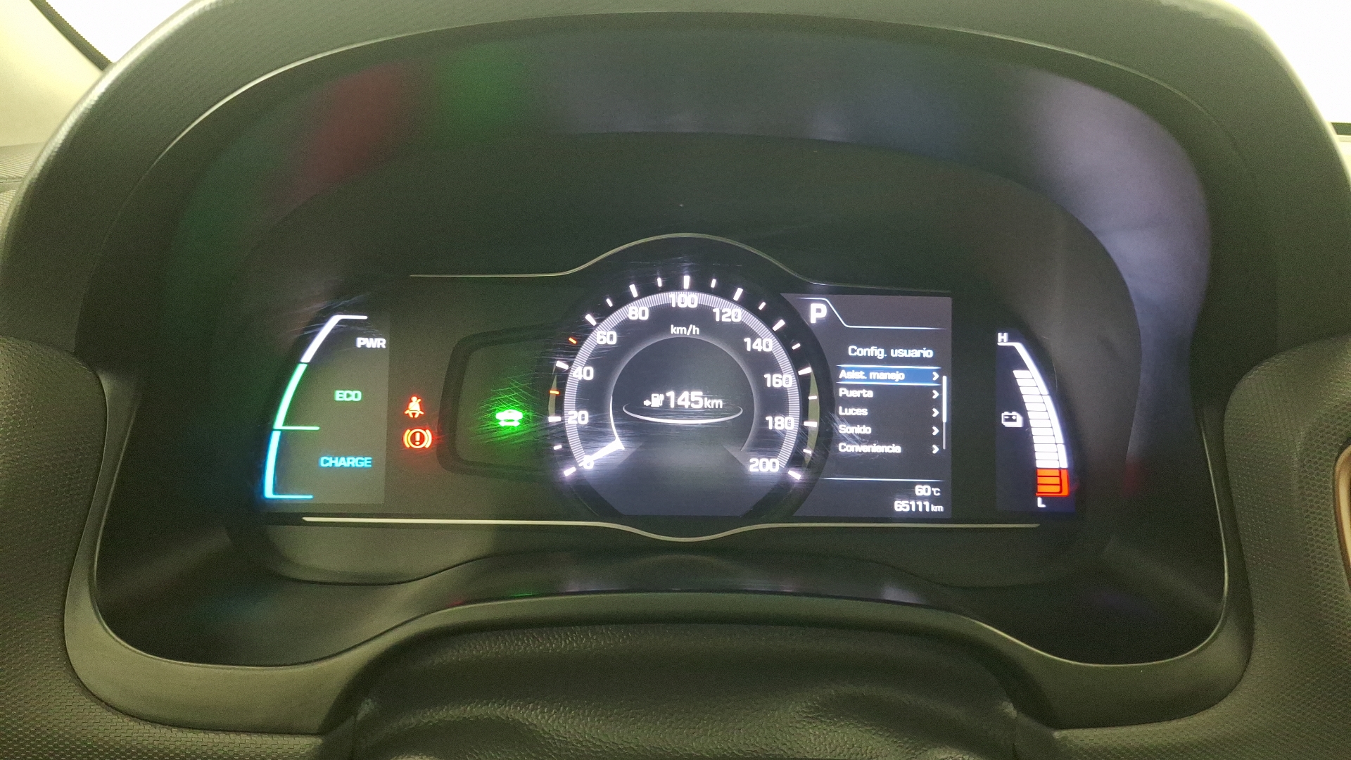 Hyundai Ioniq — foto 9 de 16