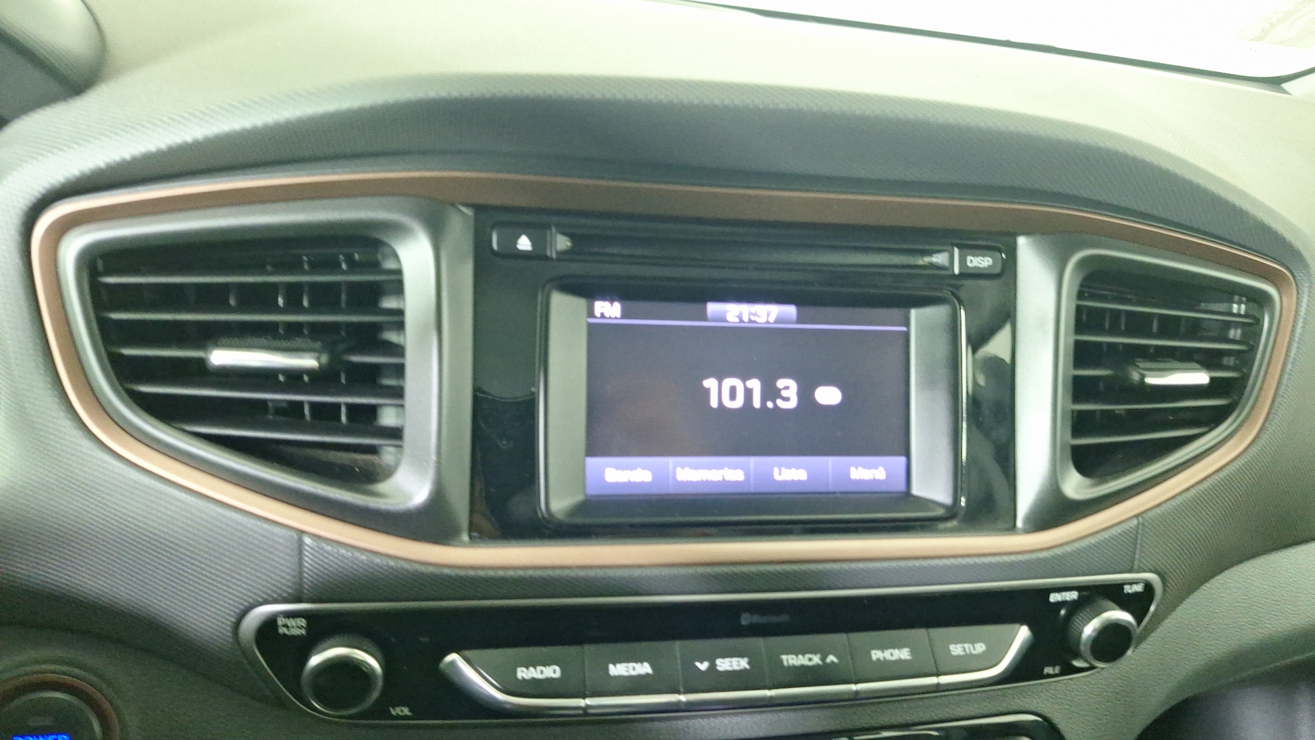 Hyundai Ioniq — foto 10 de 16
