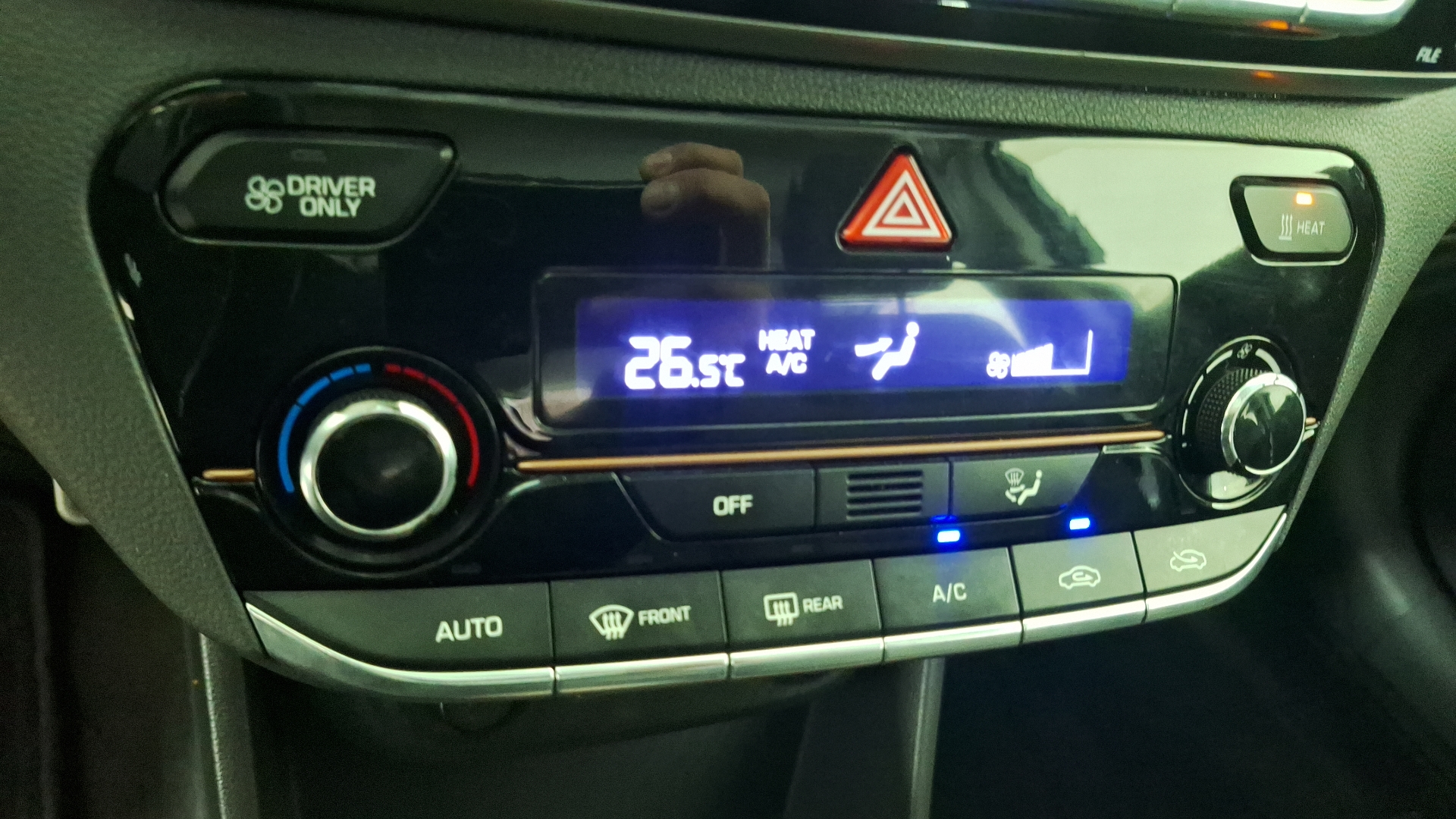Hyundai Ioniq — foto 15 de 16