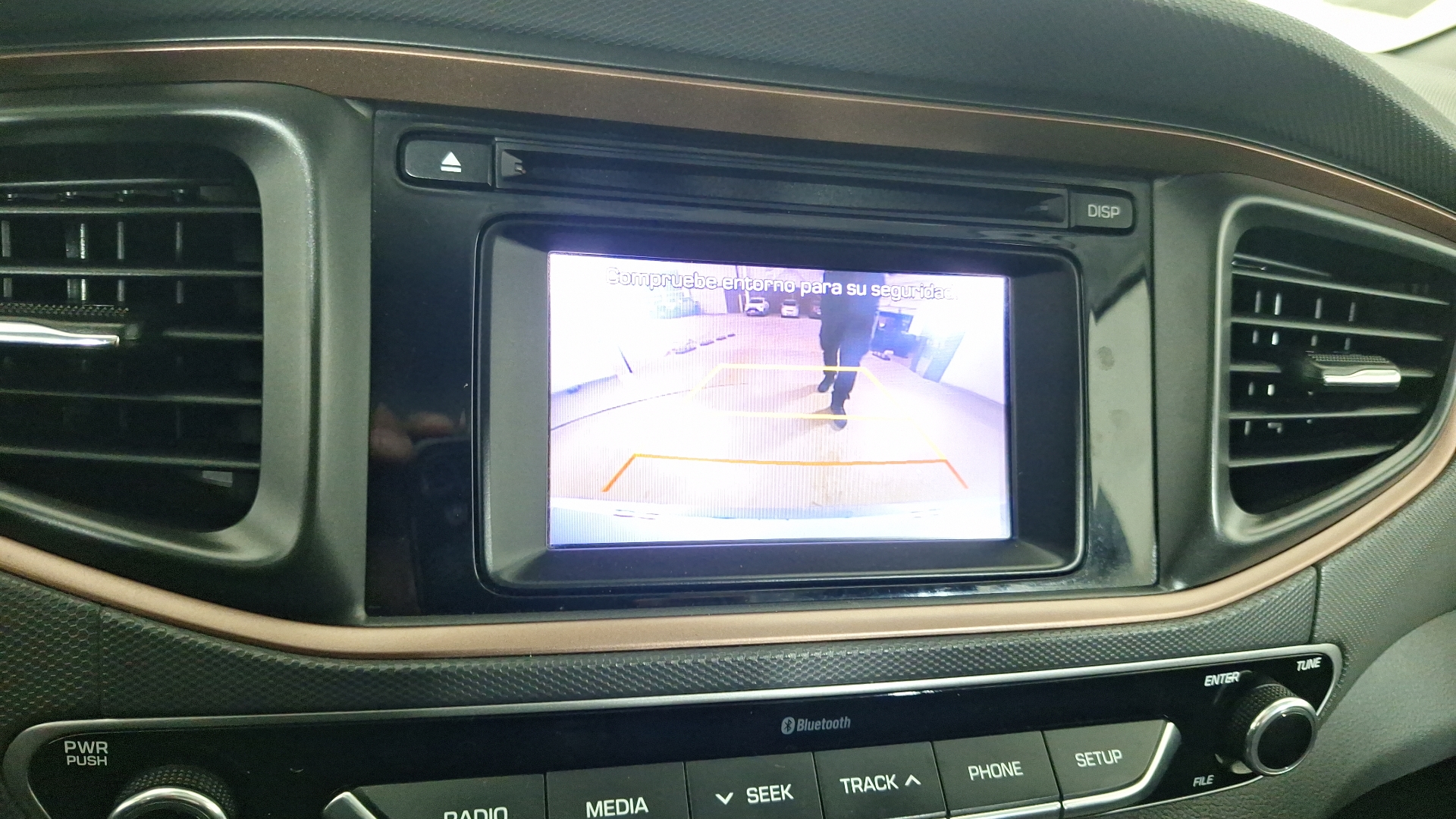 Hyundai Ioniq — foto 12 de 16