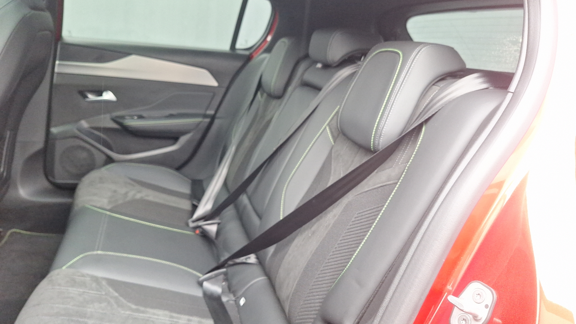 Peugeot 308 — foto 14 de 16