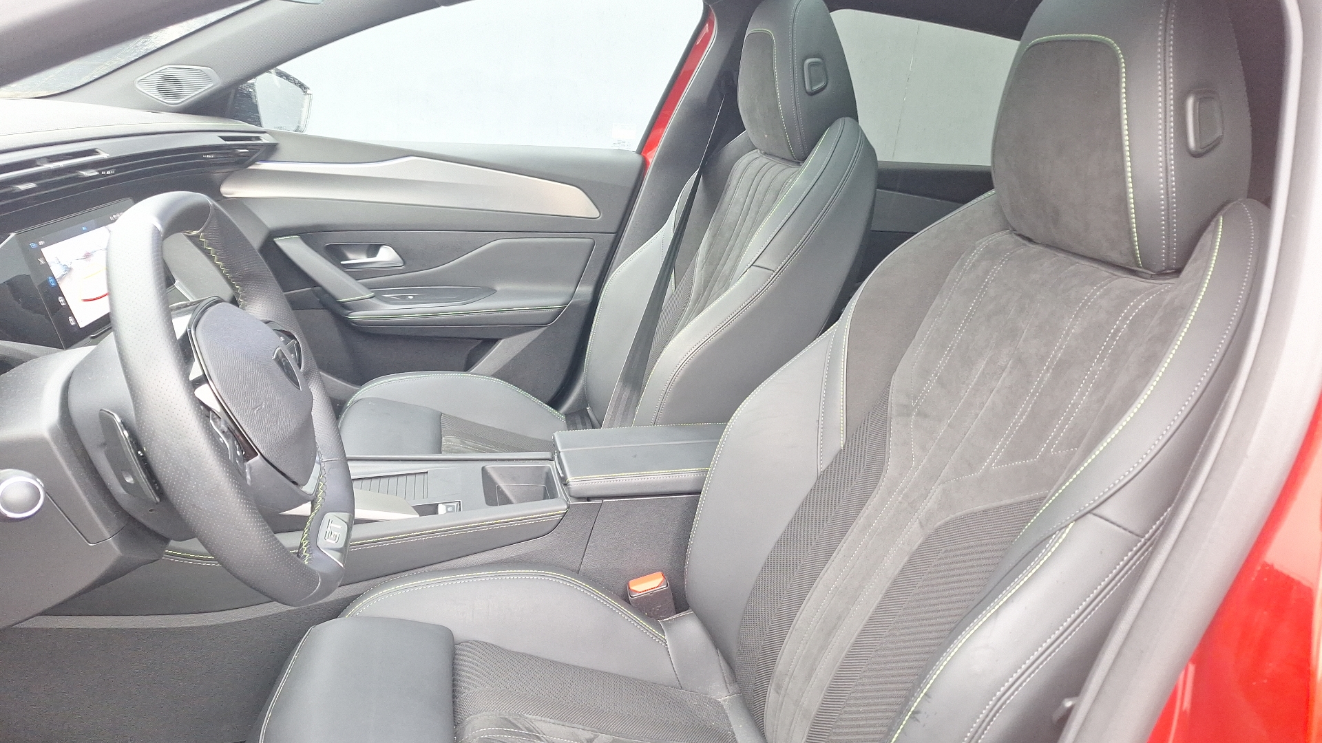 Peugeot 308 — foto 15 de 16