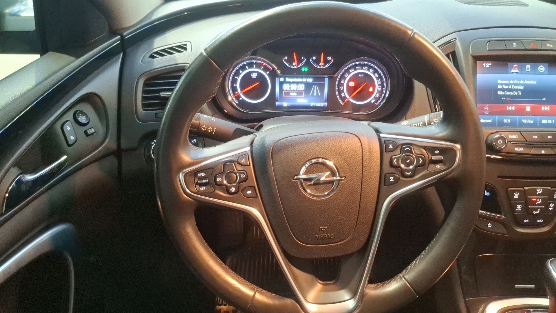 Opel Insignia — foto 8 de 15