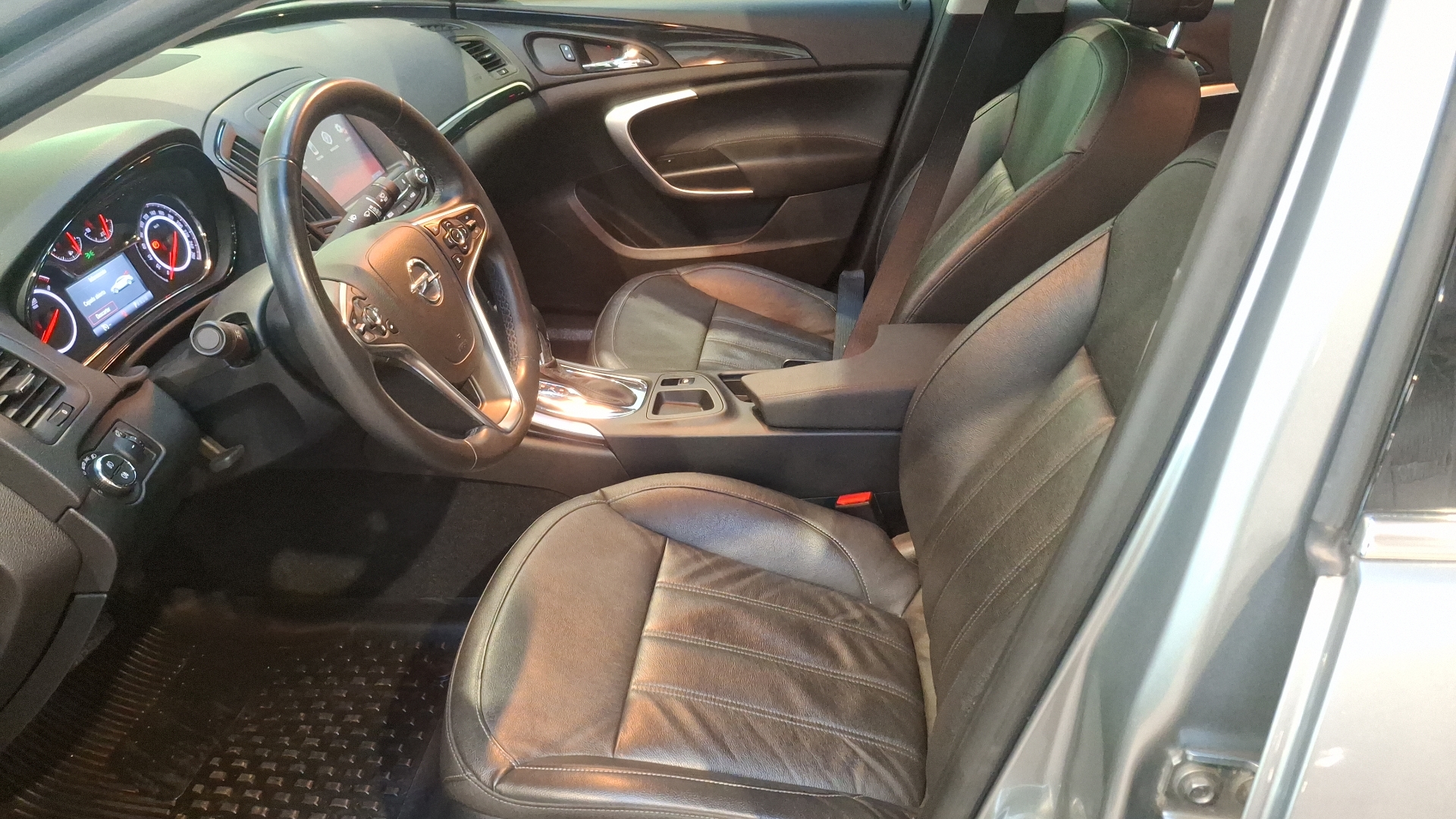 Opel Insignia — foto 12 de 15