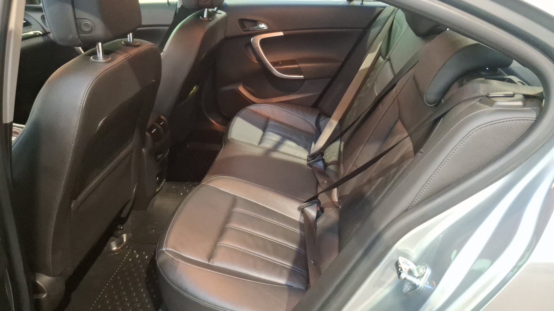Opel Insignia — foto 13 de 15
