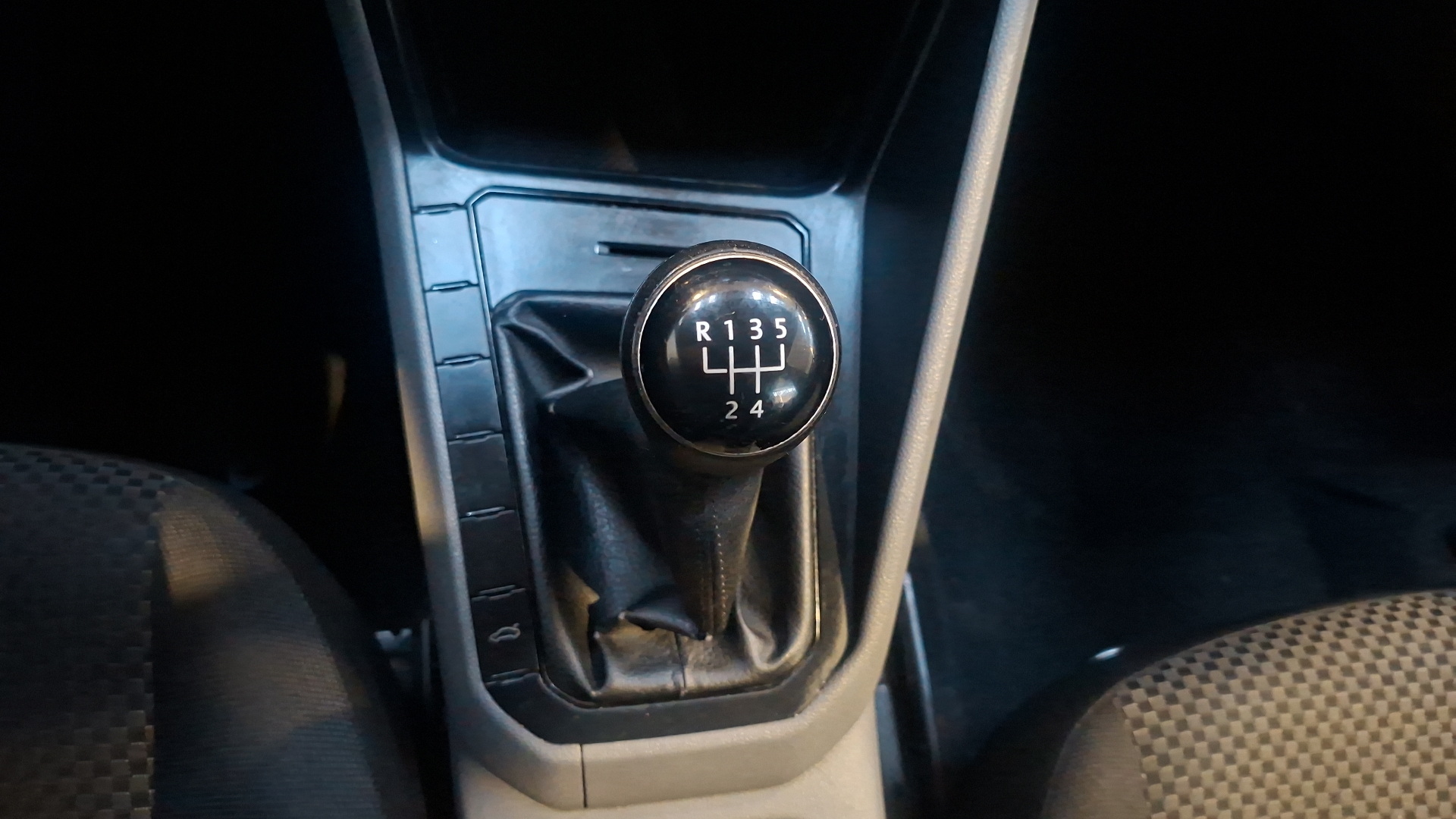 Volkswagen Polo — foto 11 de 15