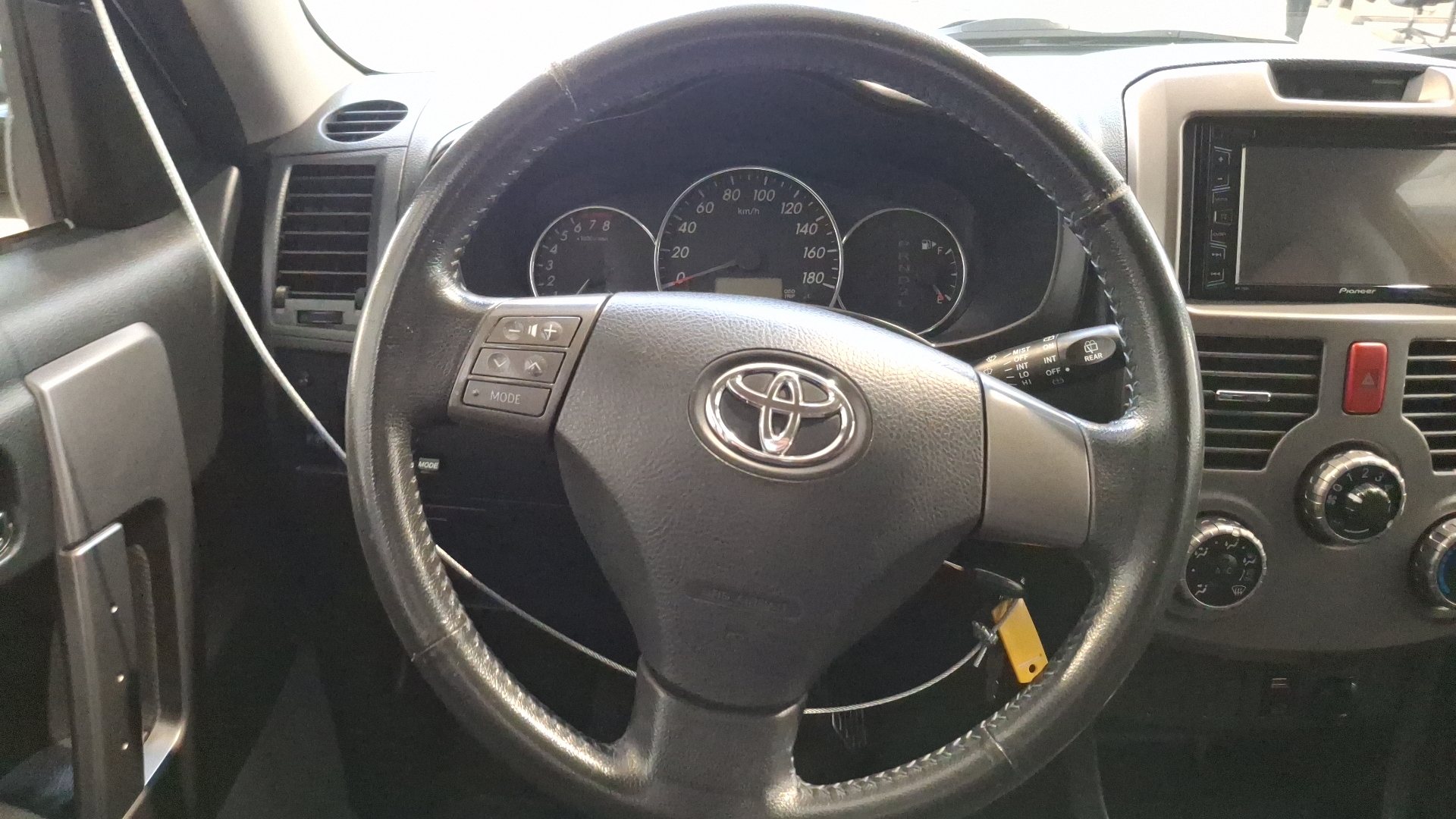 Toyota Rush — foto 8 de 16