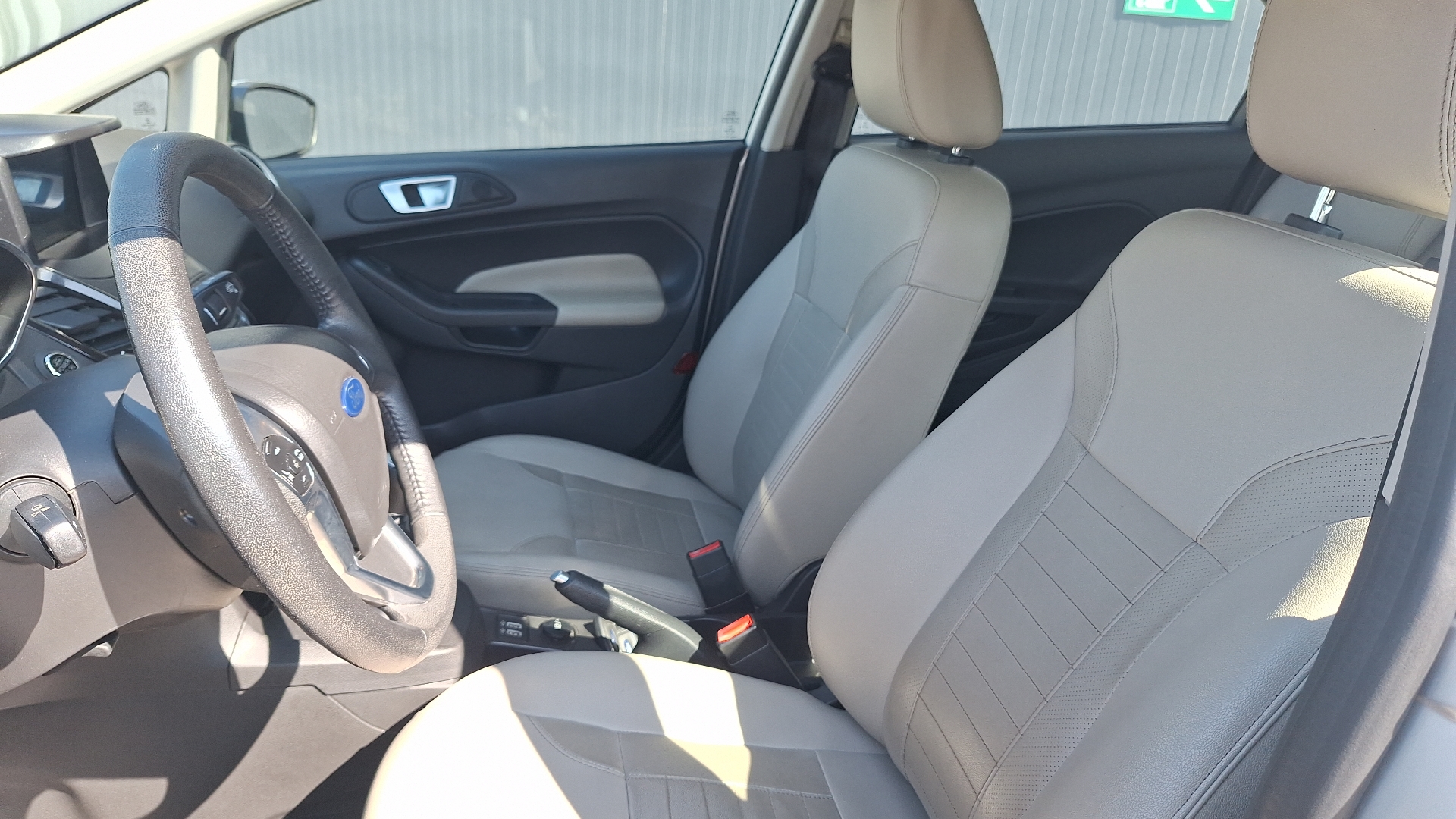 Ford Fiesta — foto 14 de 15