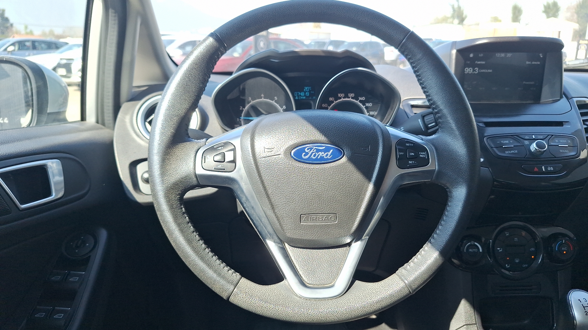 Ford Fiesta — foto 8 de 15
