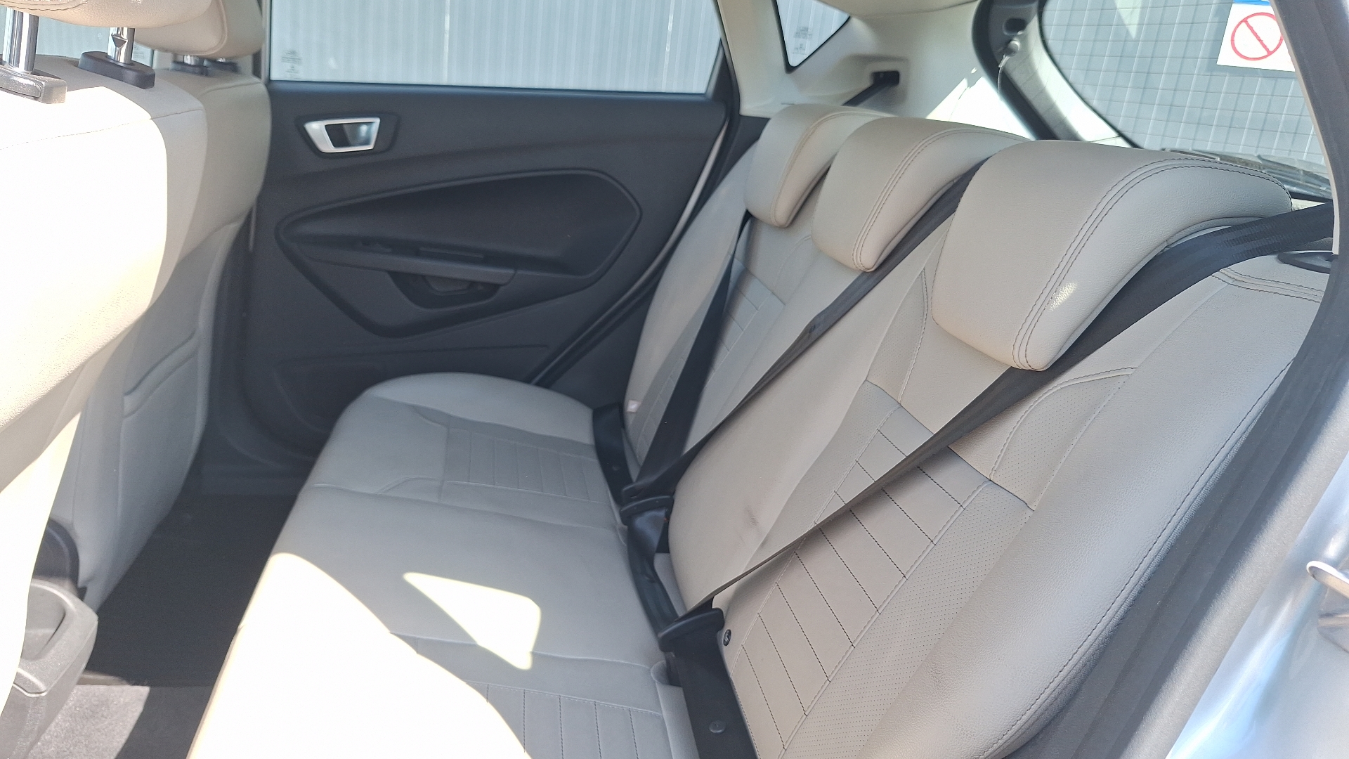 Ford Fiesta — foto 13 de 15