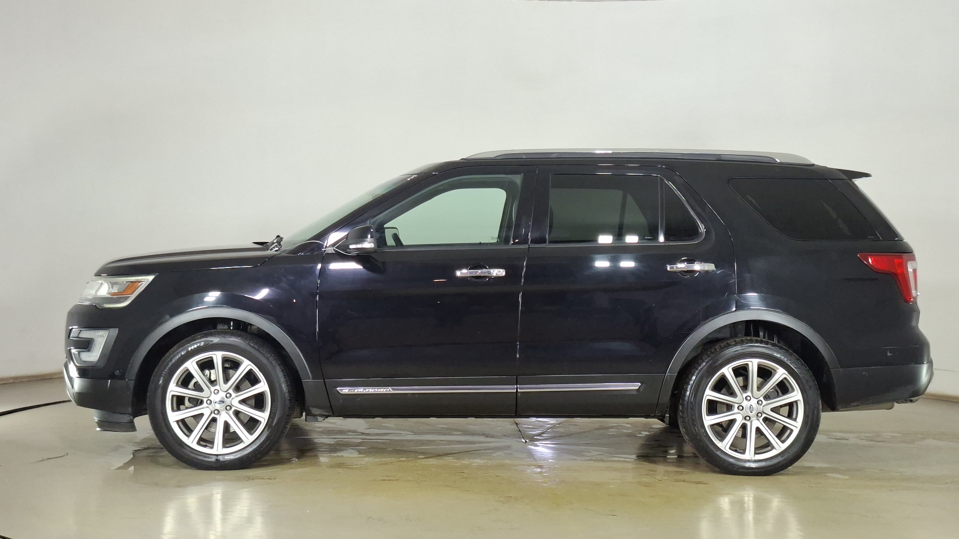Ford Explorer — foto 7 de 18