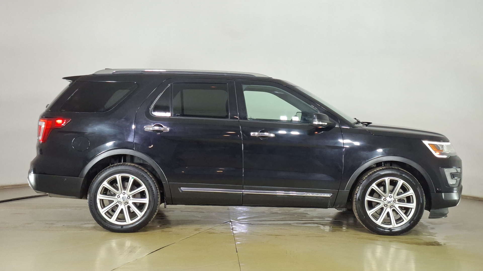 Ford Explorer — foto 4 de 18