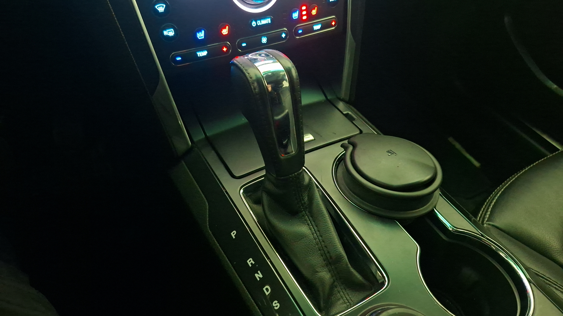 Ford Explorer — foto 11 de 18