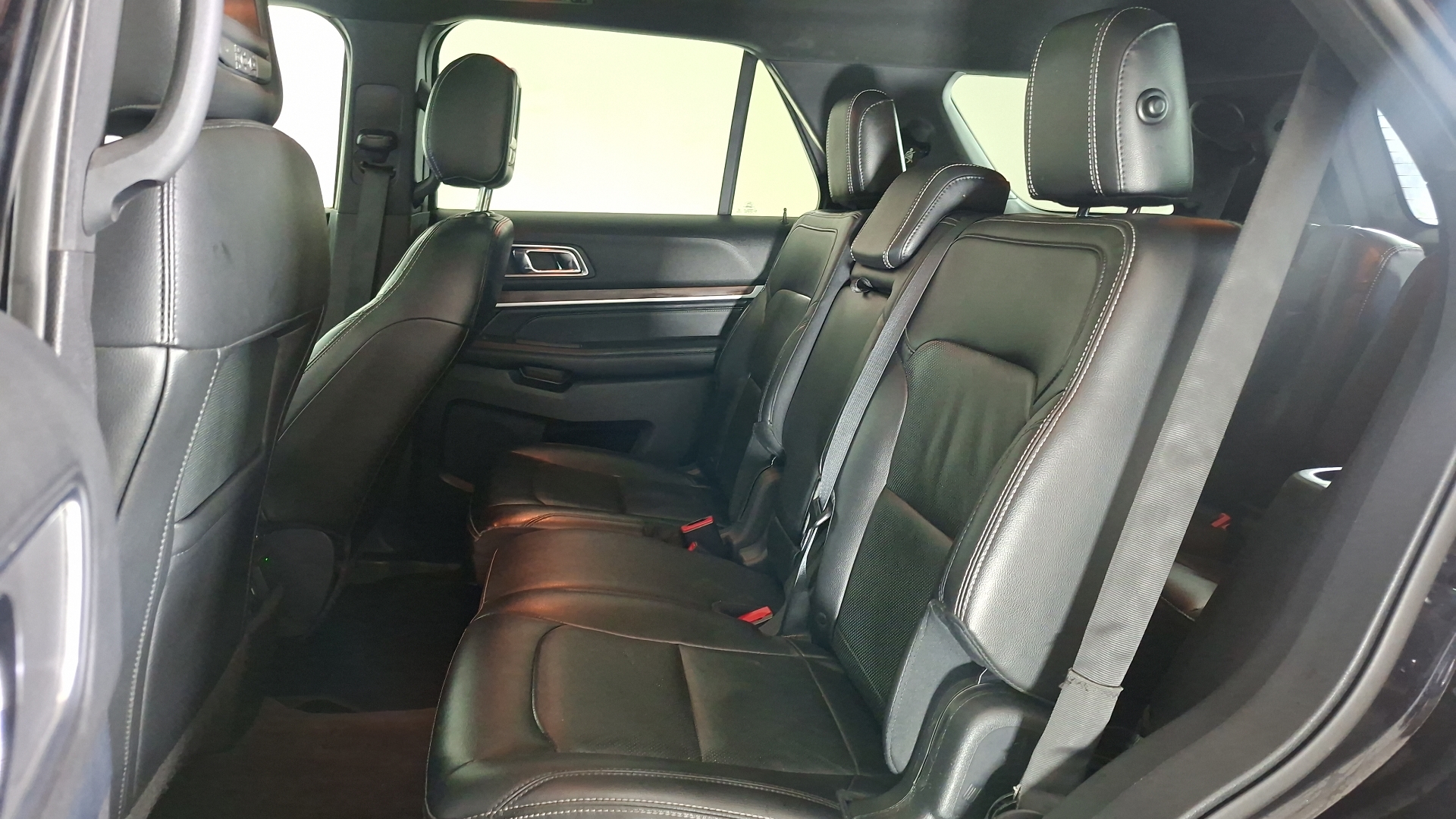 Ford Explorer — foto 15 de 18