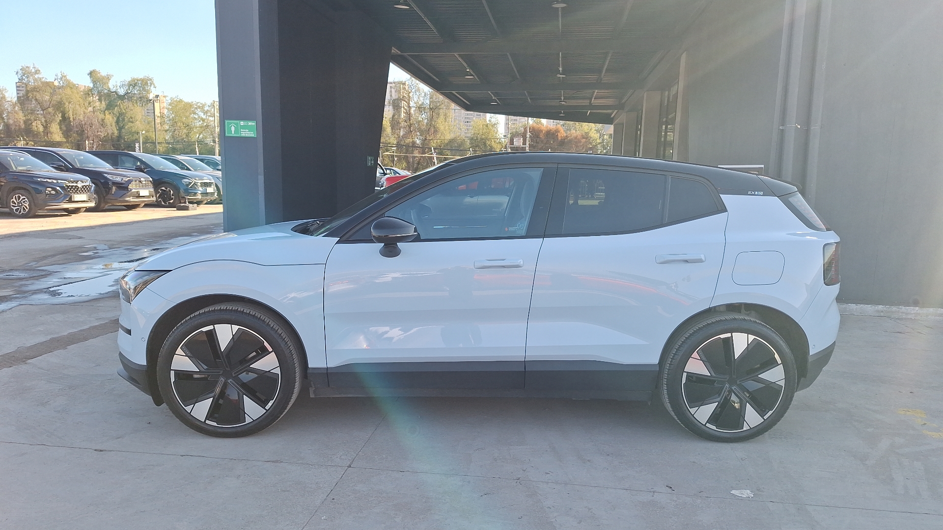 Volvo Ex30 — foto 2 de 16