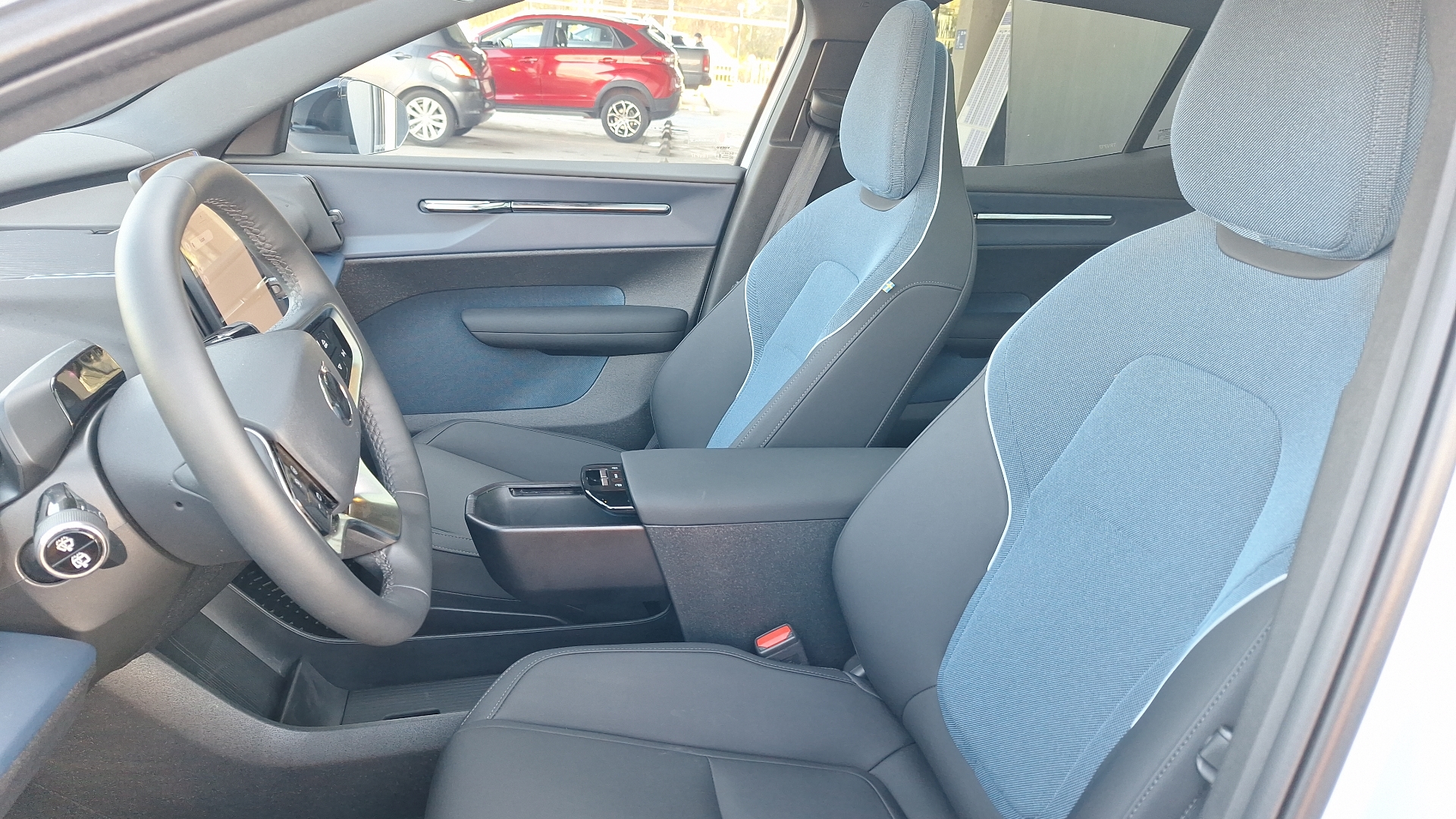 Volvo Ex30 — foto 15 de 16