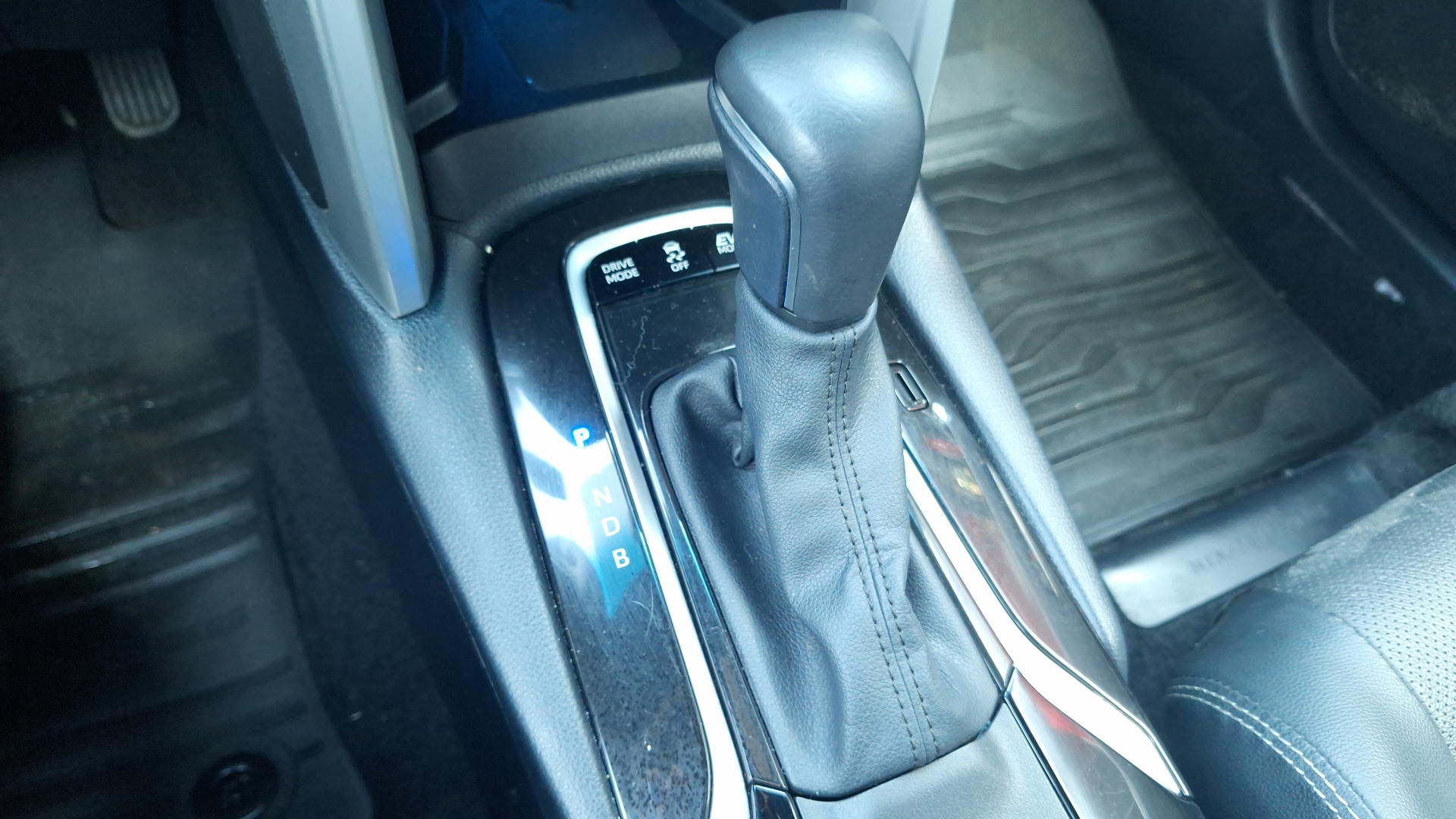 Toyota Corolla Cross — foto 11 de 16
