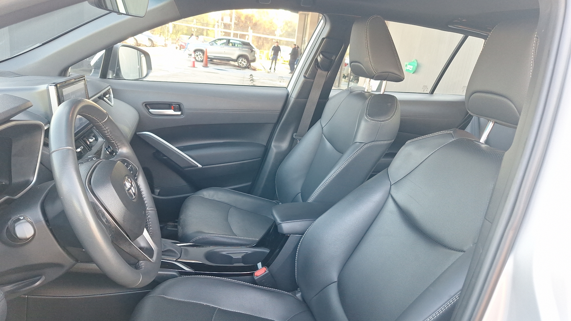 Toyota Corolla Cross — foto 15 de 16