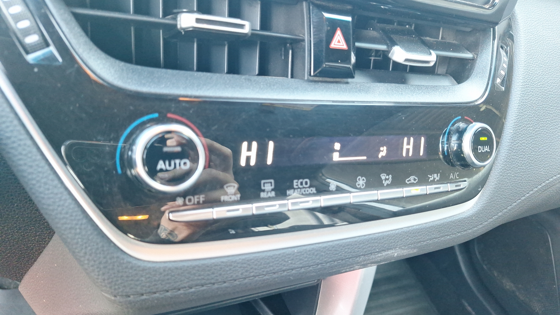 Toyota Corolla Cross — foto 16 de 16
