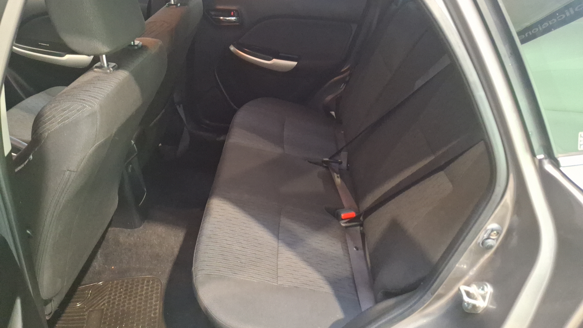 Suzuki Baleno — foto 14 de 16