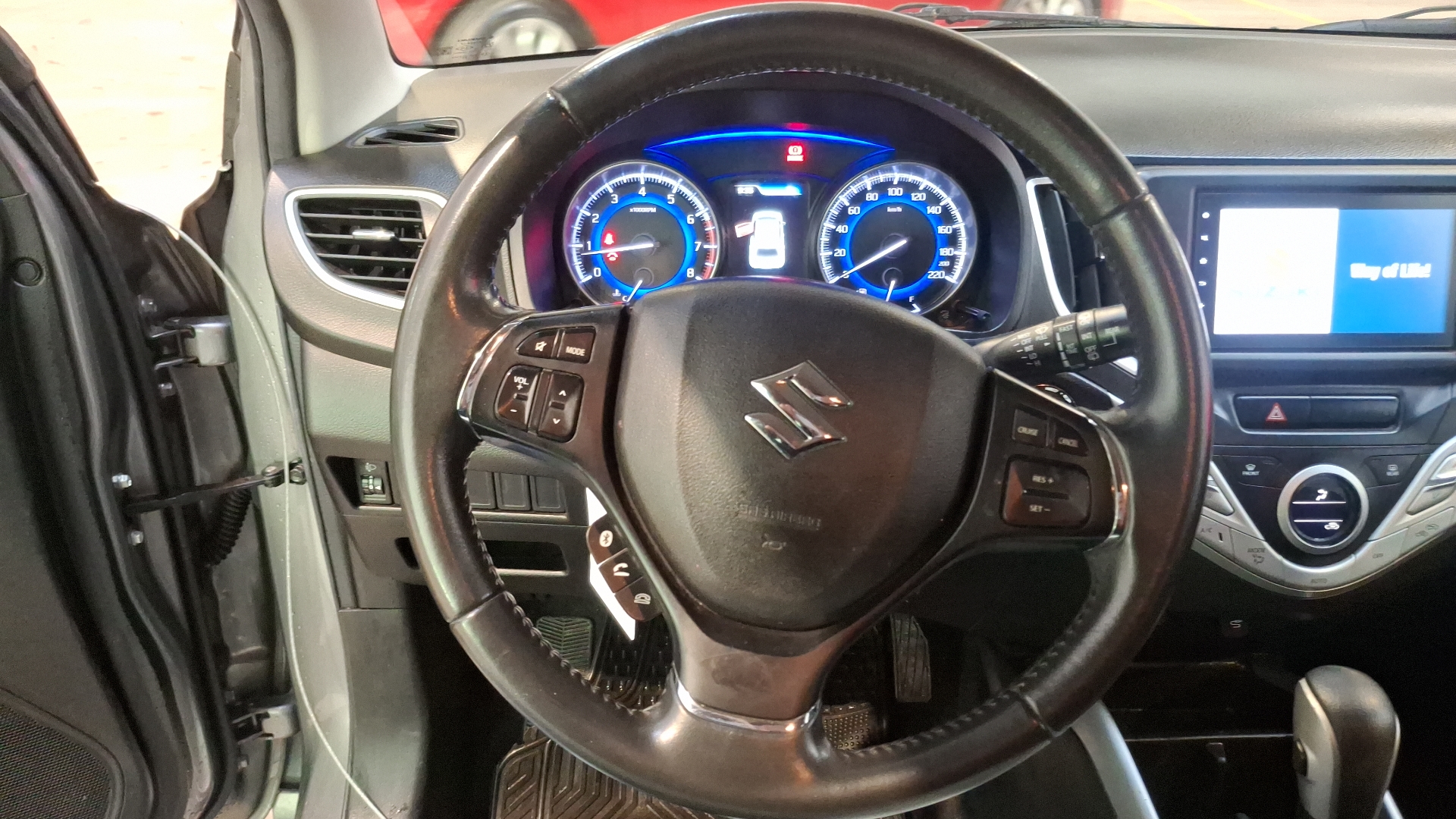 Suzuki Baleno — foto 8 de 16