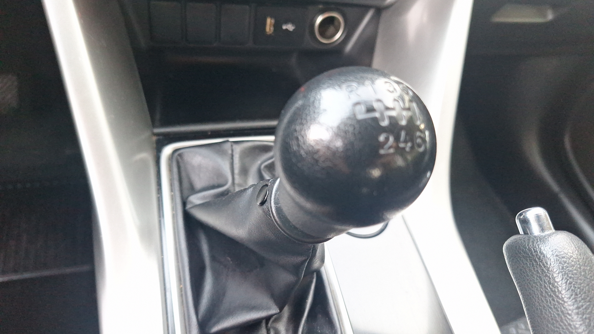 Mitsubishi Eclipse Cross — foto 11 de 14