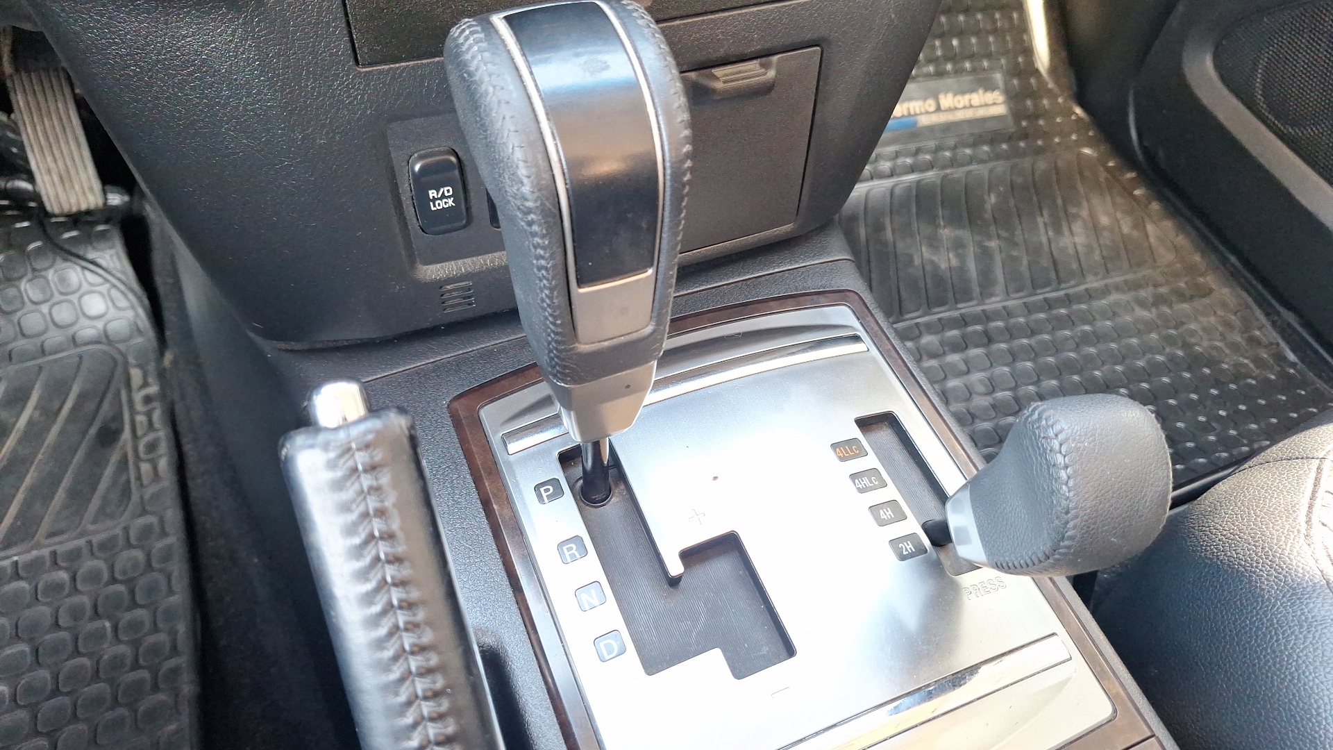 Mitsubishi Montero — foto 11 de 16