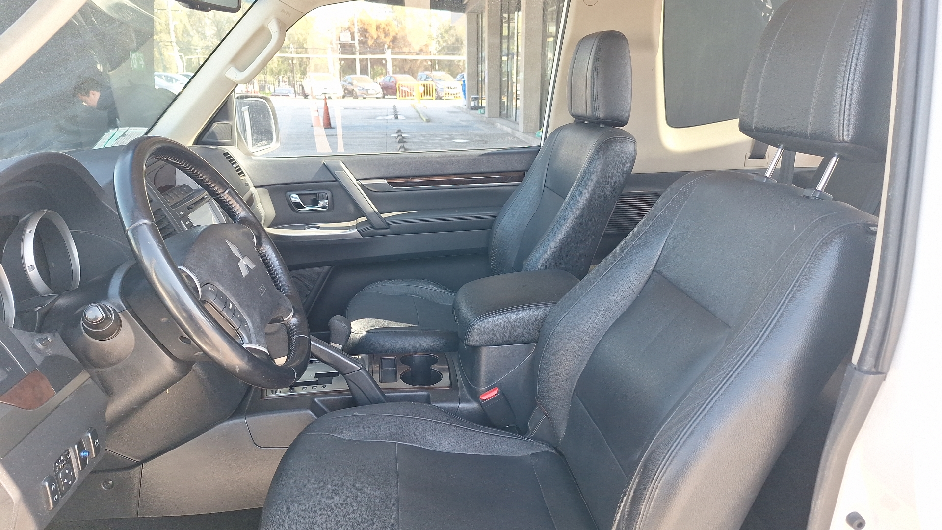 Mitsubishi Montero — foto 15 de 16