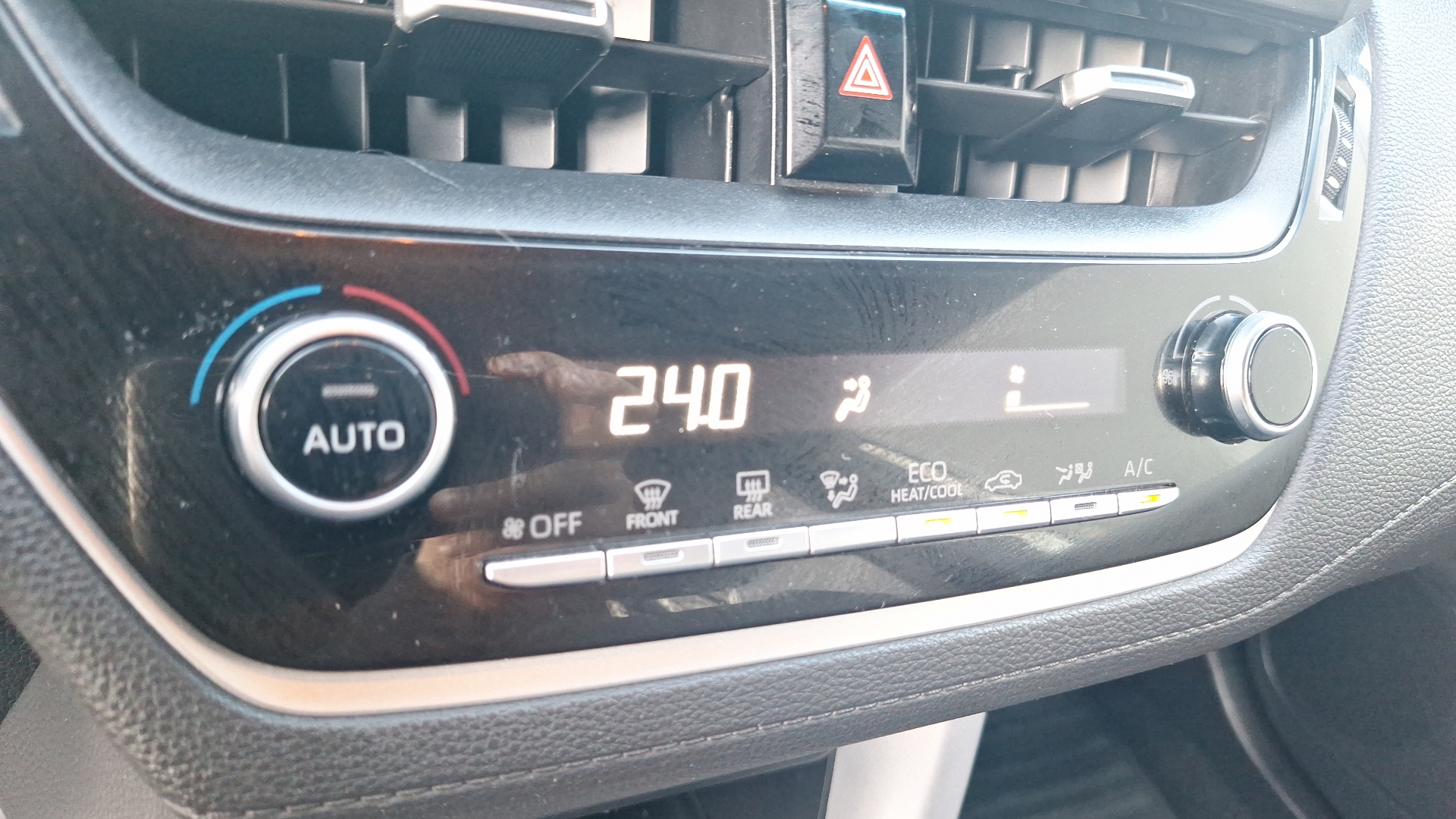 Toyota Corolla Cross — foto 15 de 15