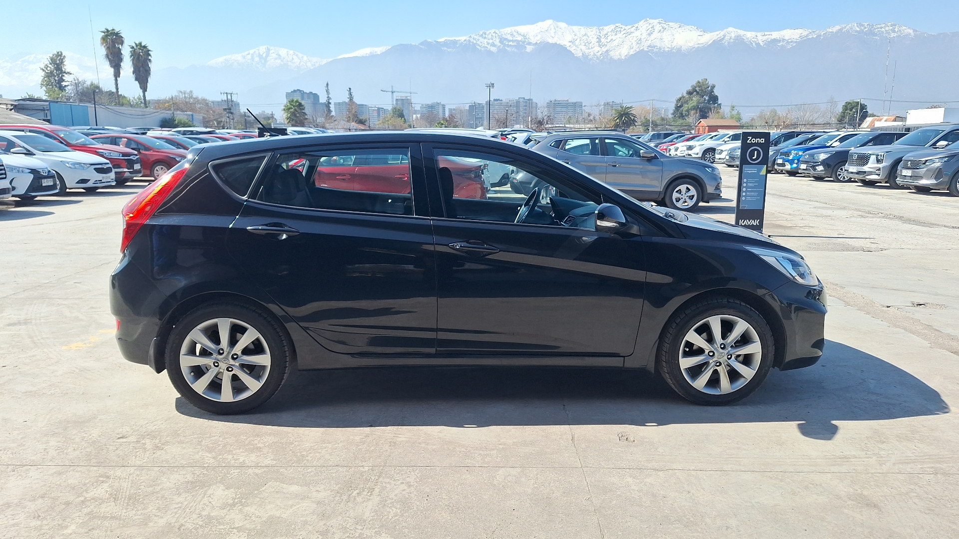 Hyundai Accent — foto 5 de 15