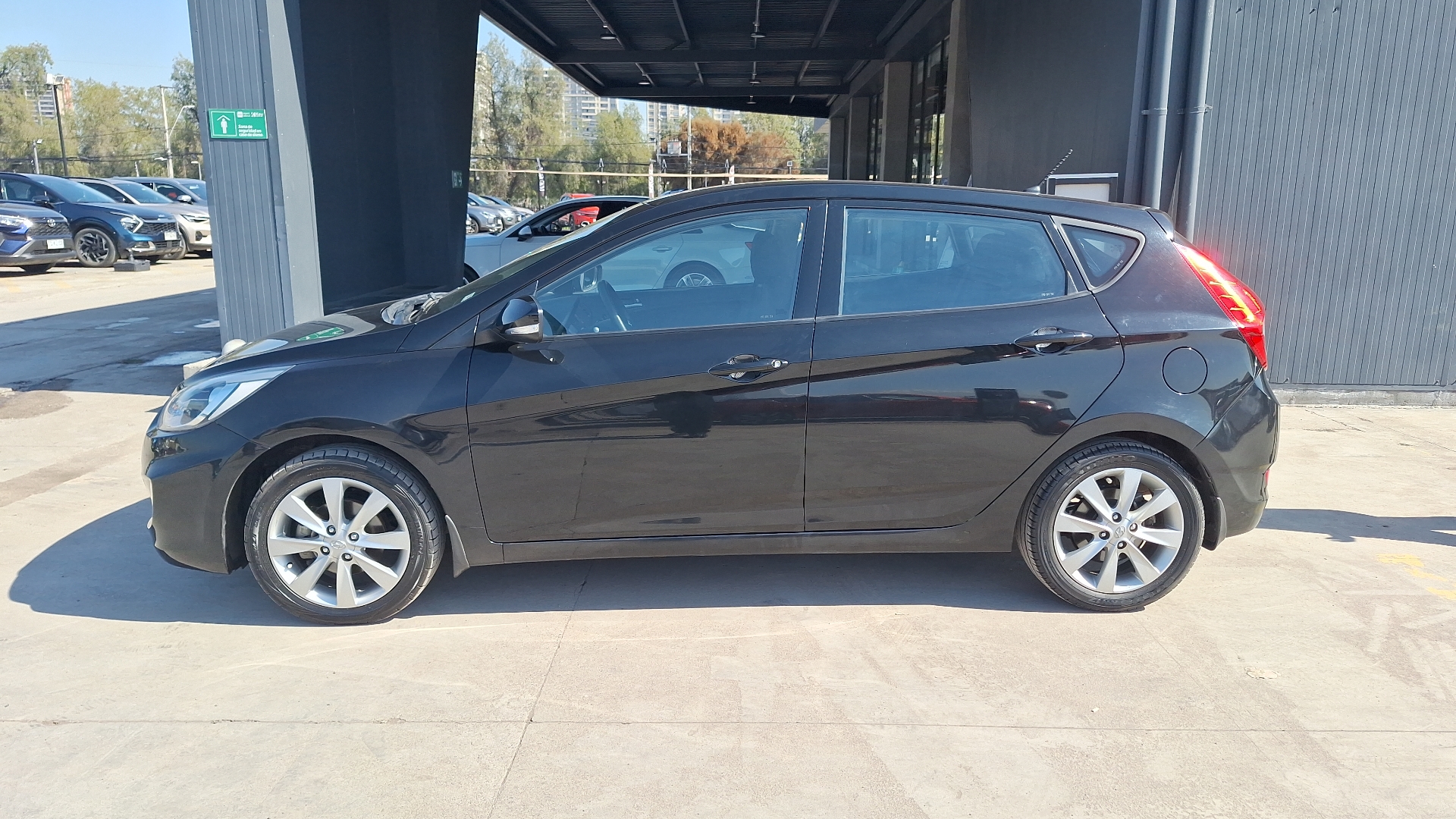 Hyundai Accent — foto 2 de 15