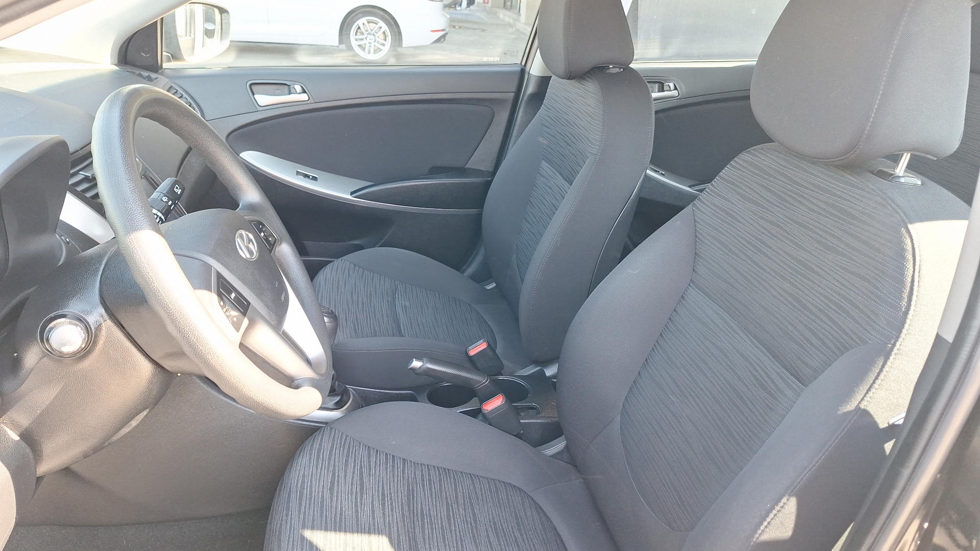 Hyundai Accent — foto 14 de 15