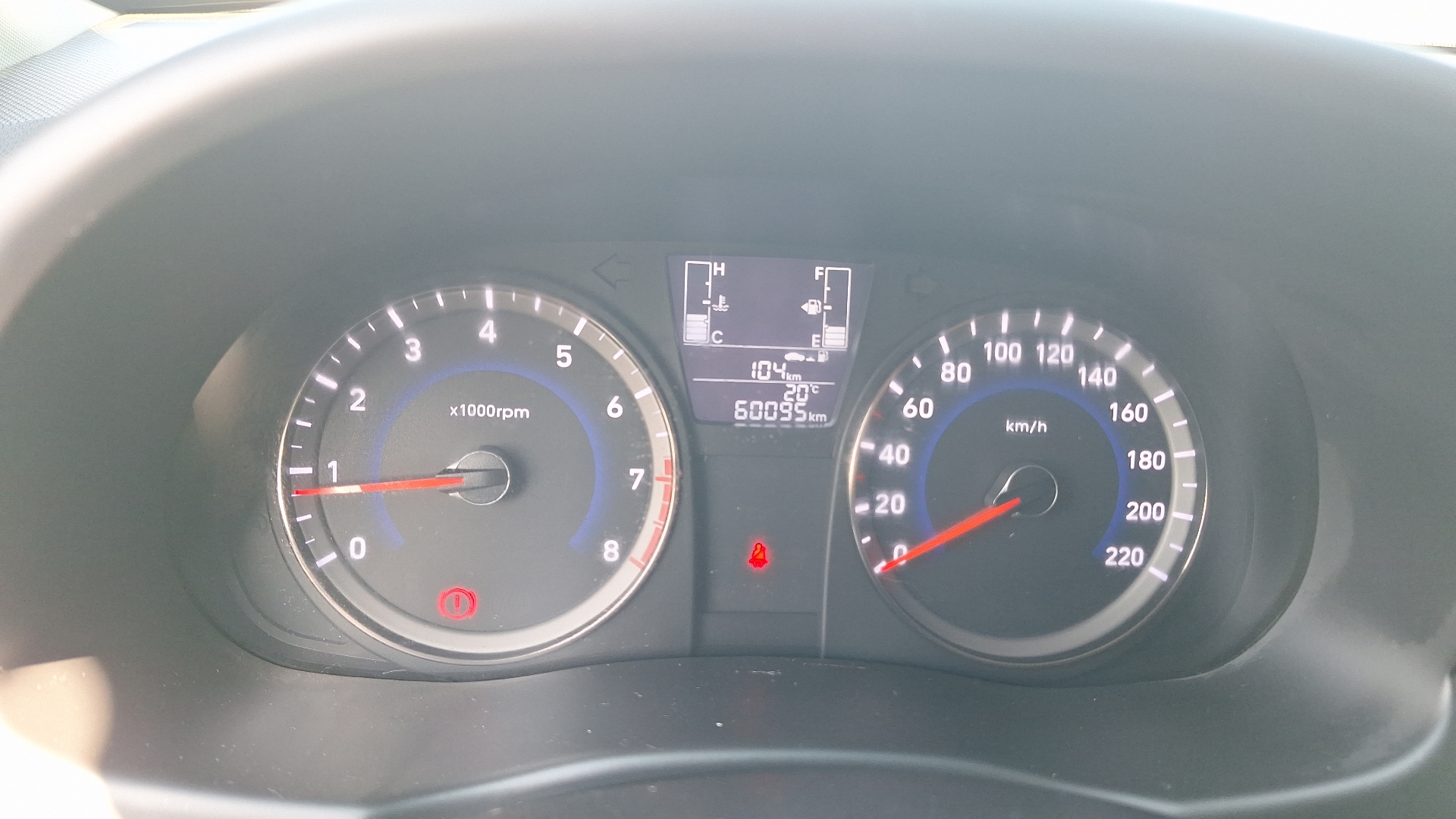 Hyundai Accent — foto 9 de 15