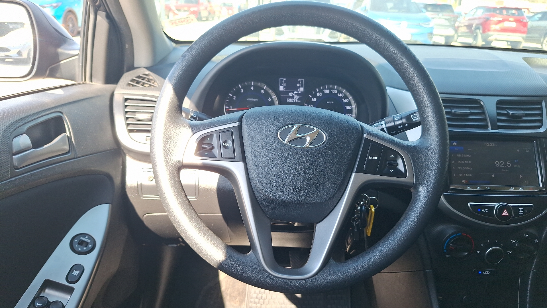 Hyundai Accent — foto 8 de 15