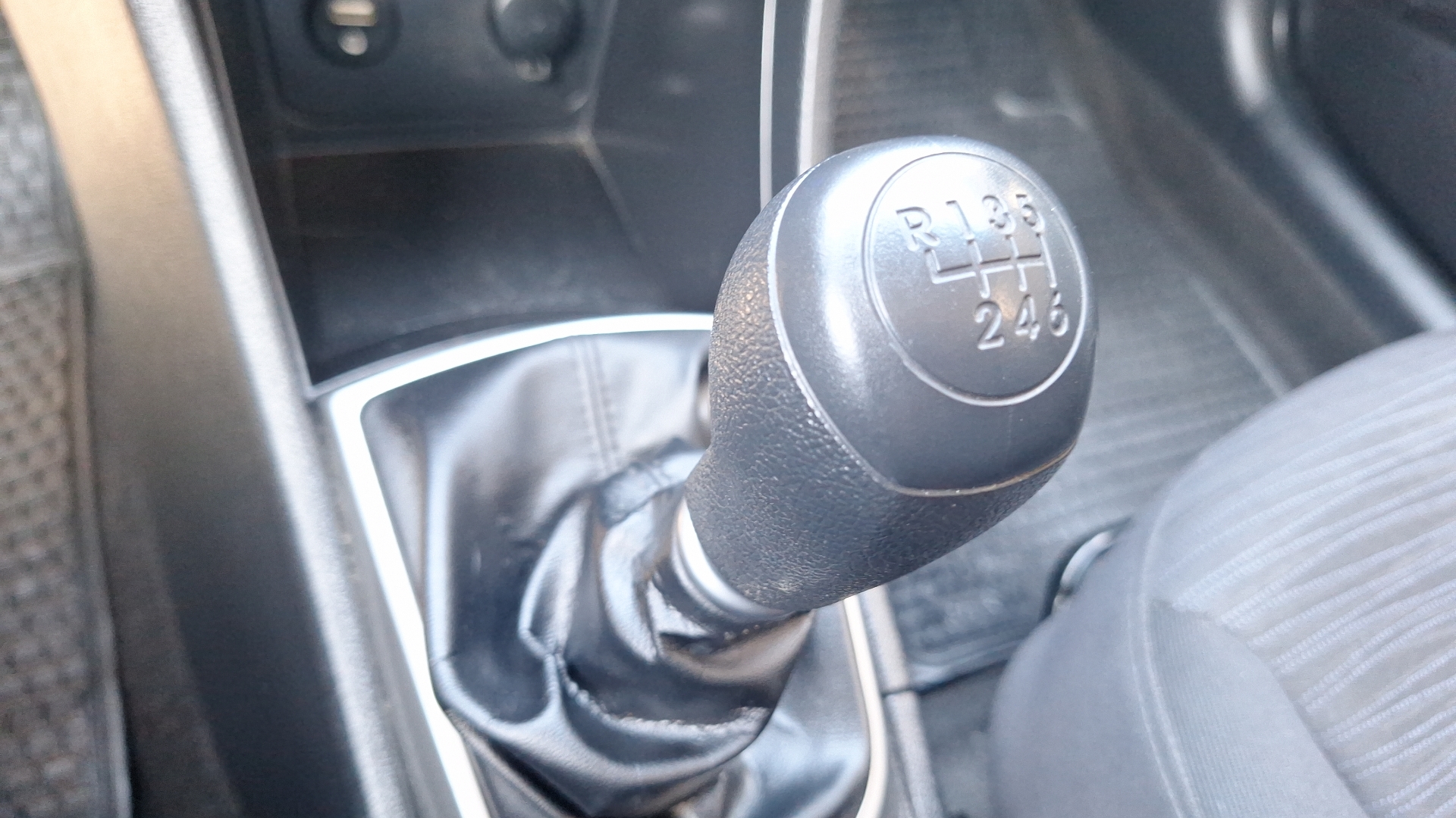 Hyundai Accent — foto 11 de 15