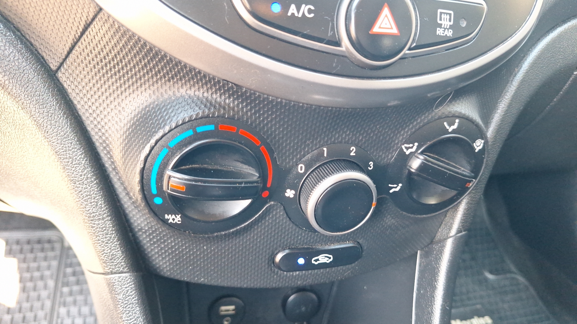 Hyundai Accent — foto 15 de 15
