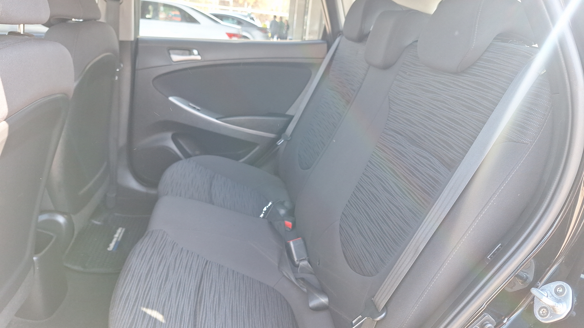 Hyundai Accent — foto 13 de 15