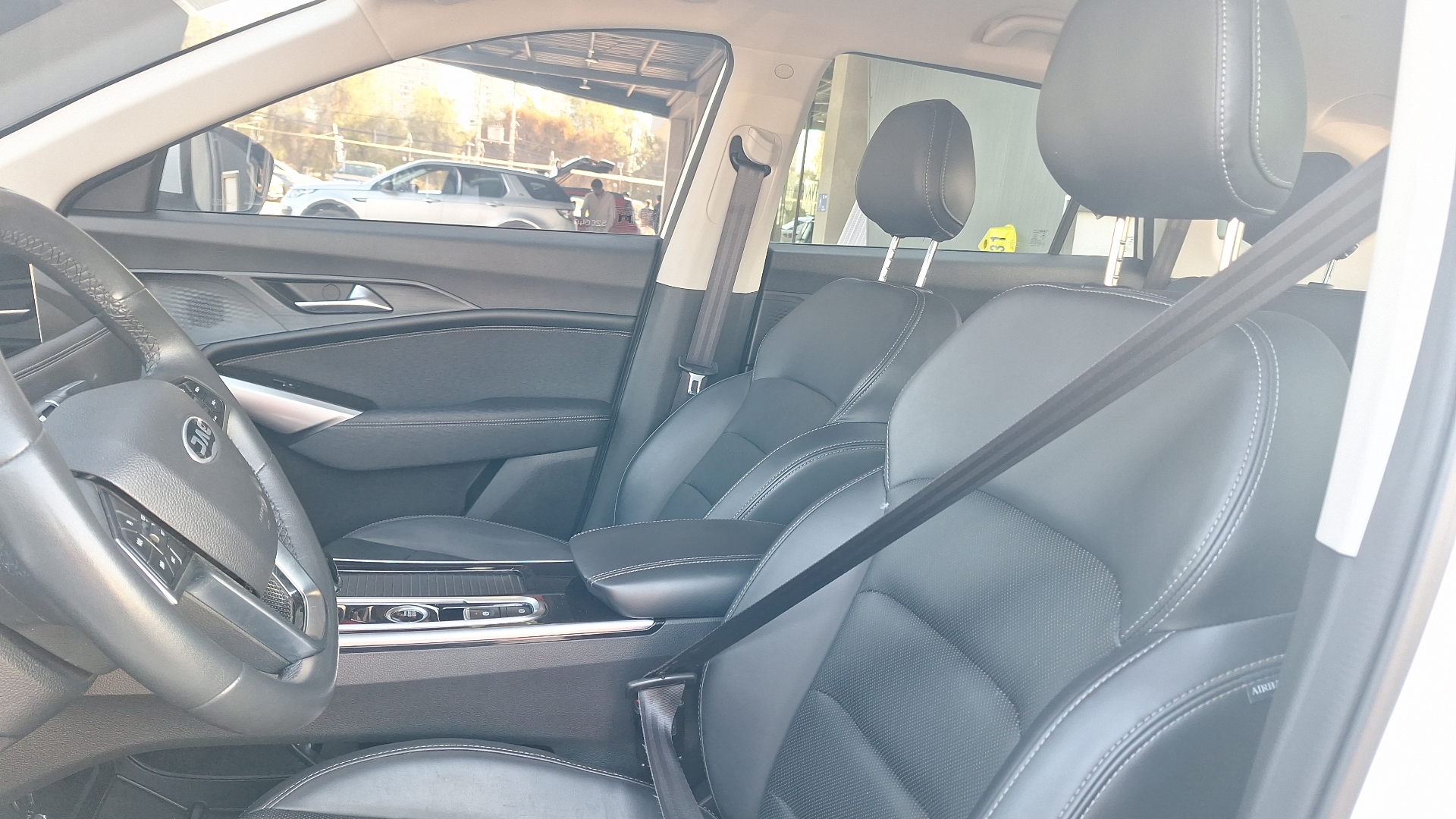 JAC Js8 — foto 15 de 16