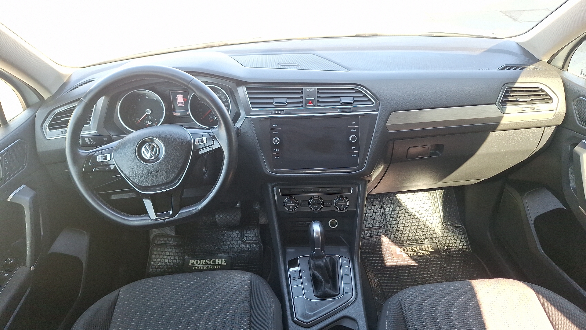 Volkswagen Tiguan — foto 6 de 14