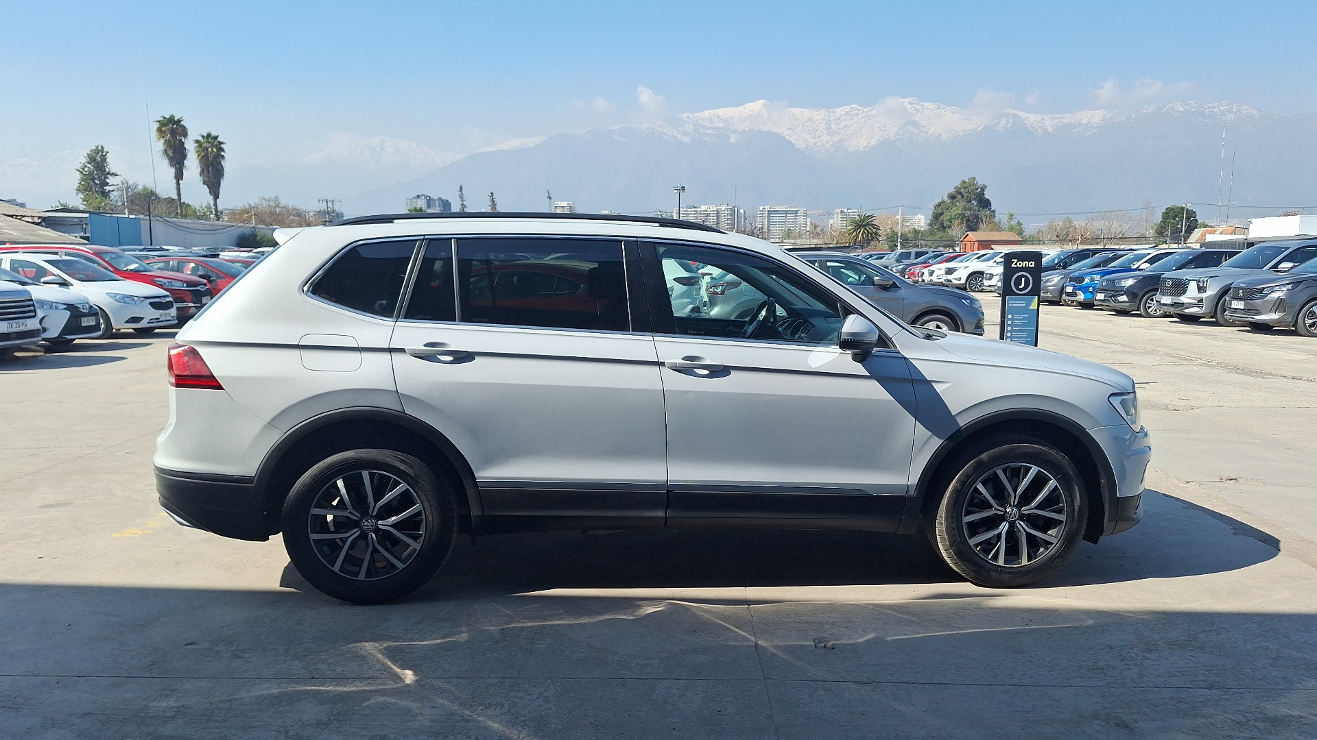 Volkswagen Tiguan — foto 5 de 14