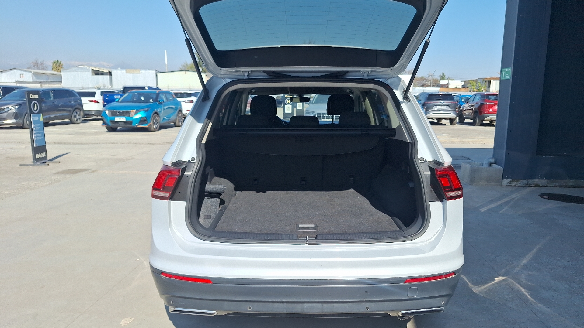 Volkswagen Tiguan — foto 4 de 14