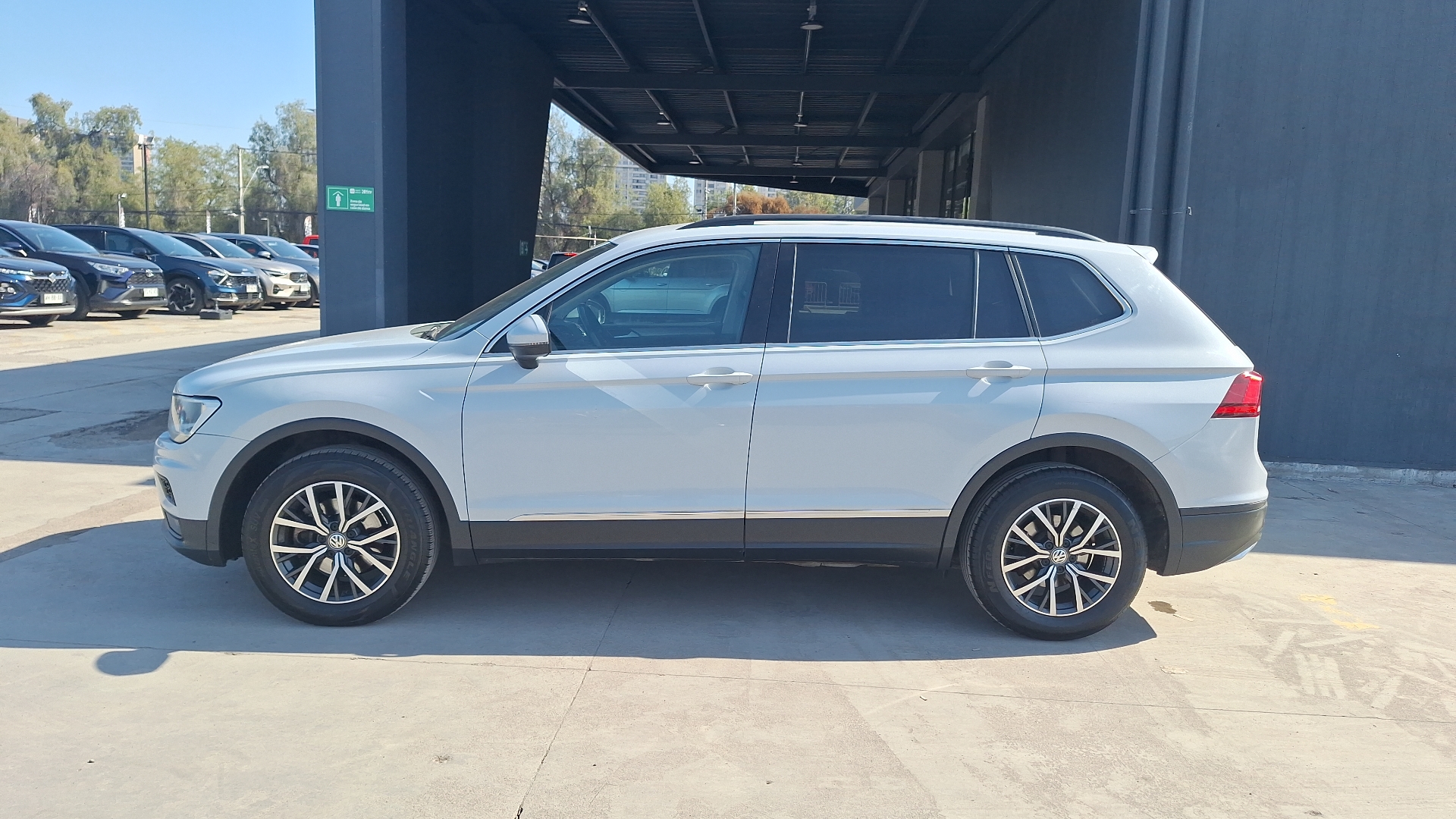 Volkswagen Tiguan — foto 2 de 14