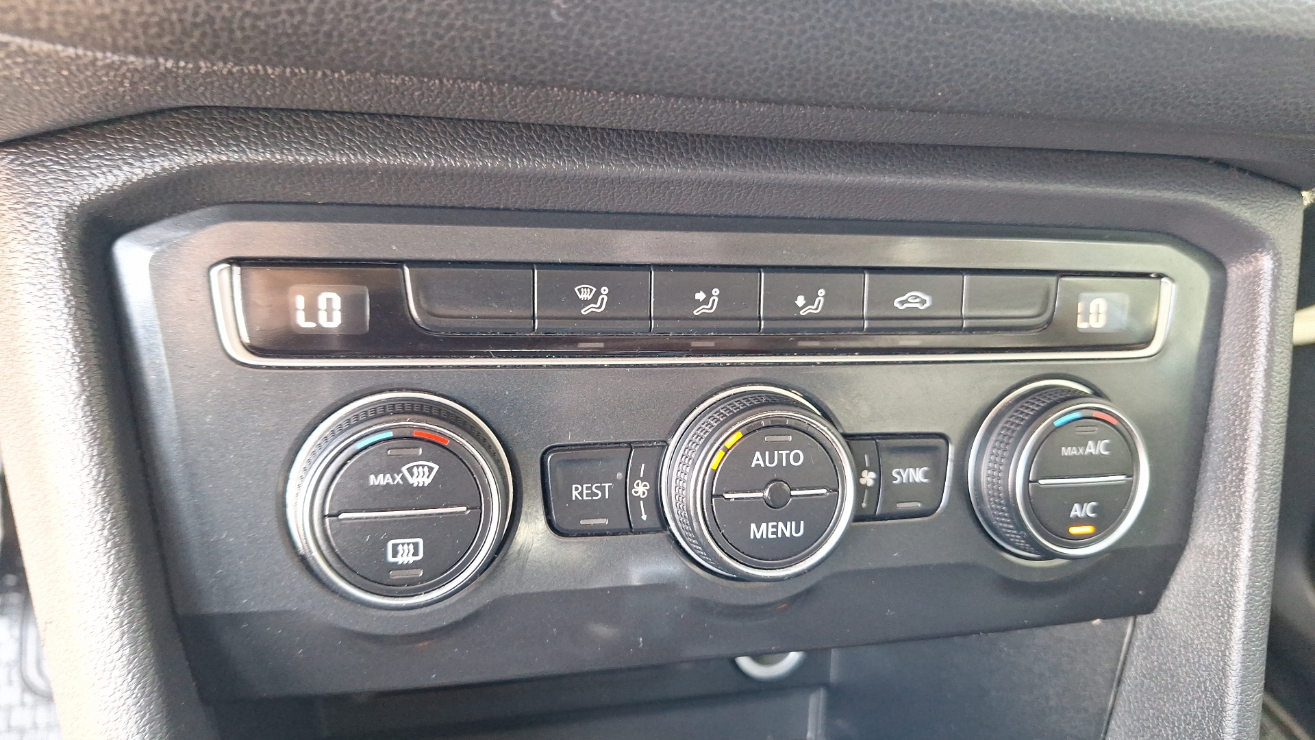 Volkswagen Tiguan — foto 14 de 14