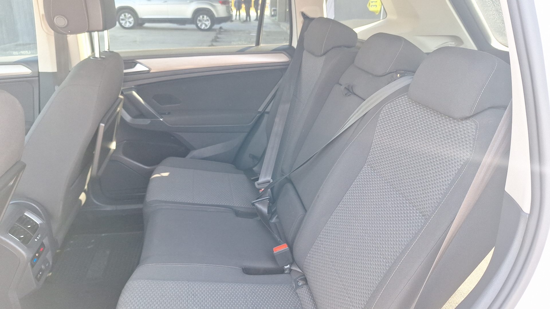 Volkswagen Tiguan — foto 12 de 14