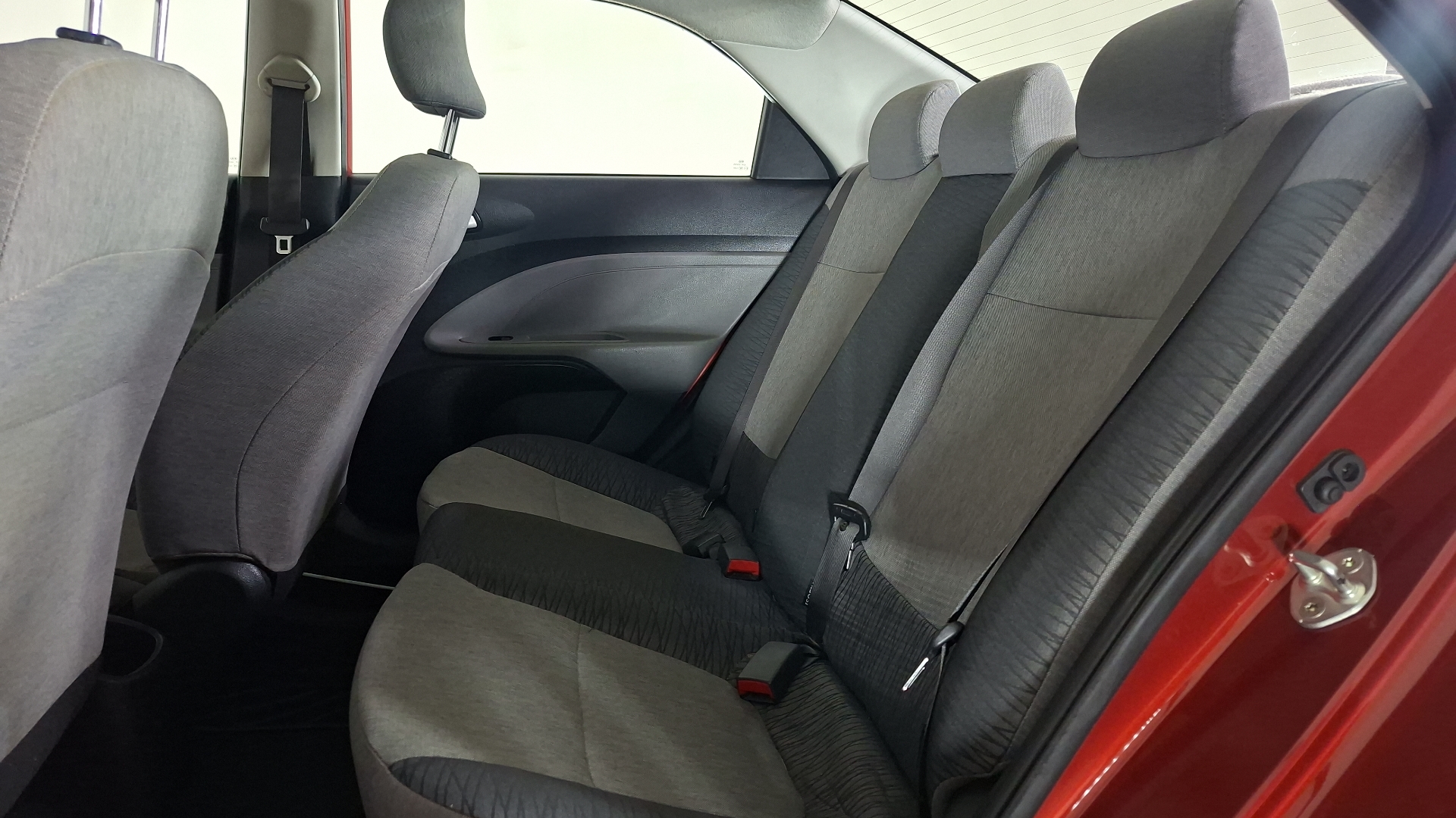 KIA Soluto — foto 15 de 17