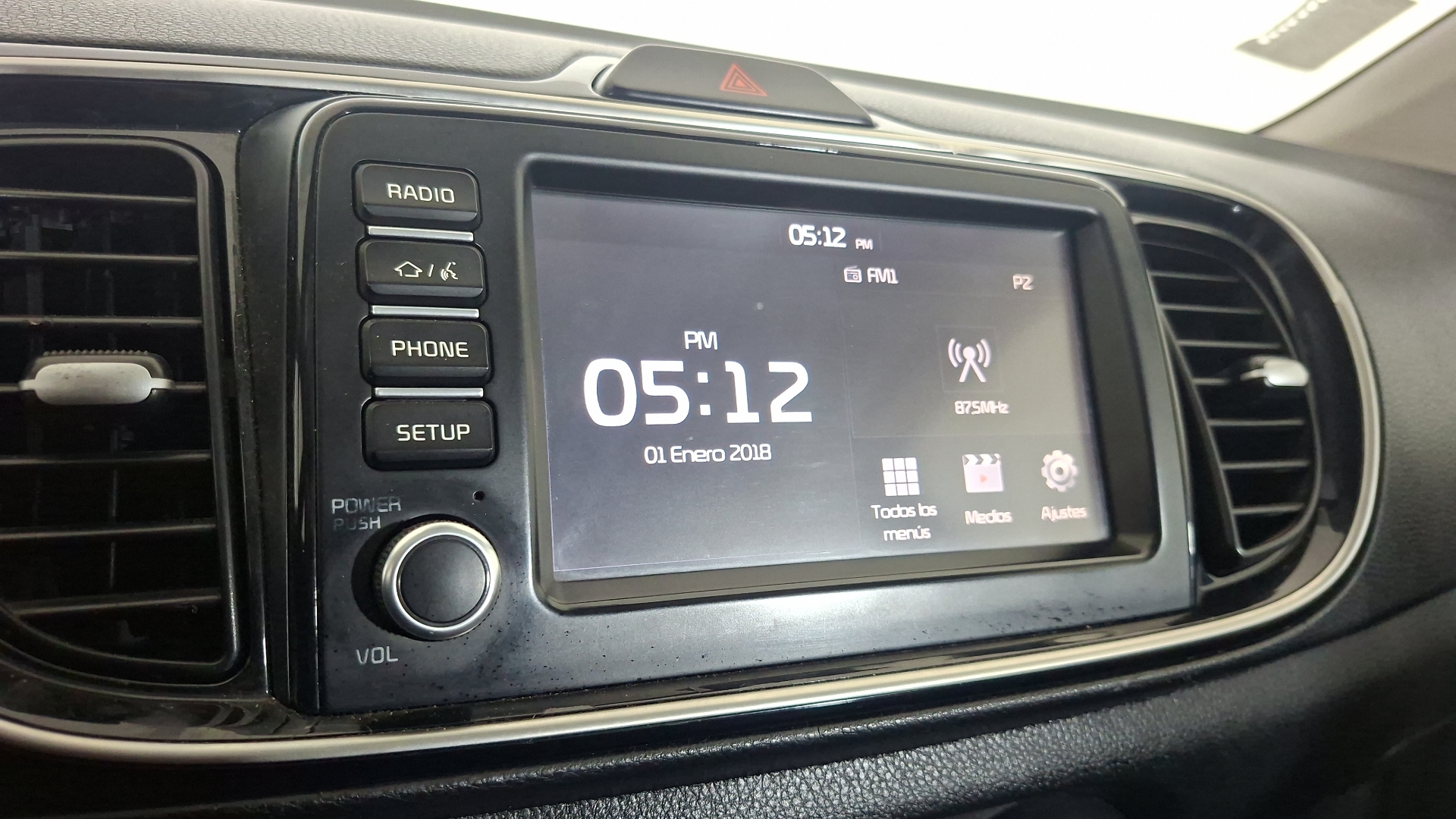 KIA Soluto — foto 11 de 17