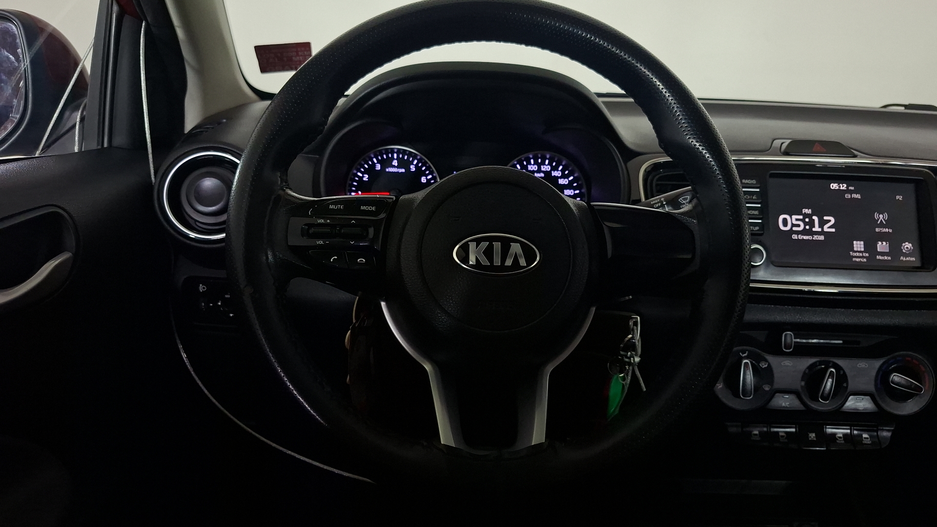 KIA Soluto — foto 9 de 17